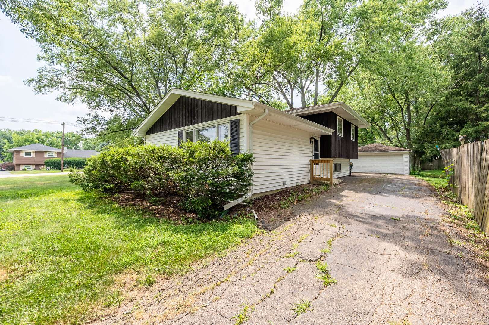 5850 Springside AVE, Downers Grove, IL 60516