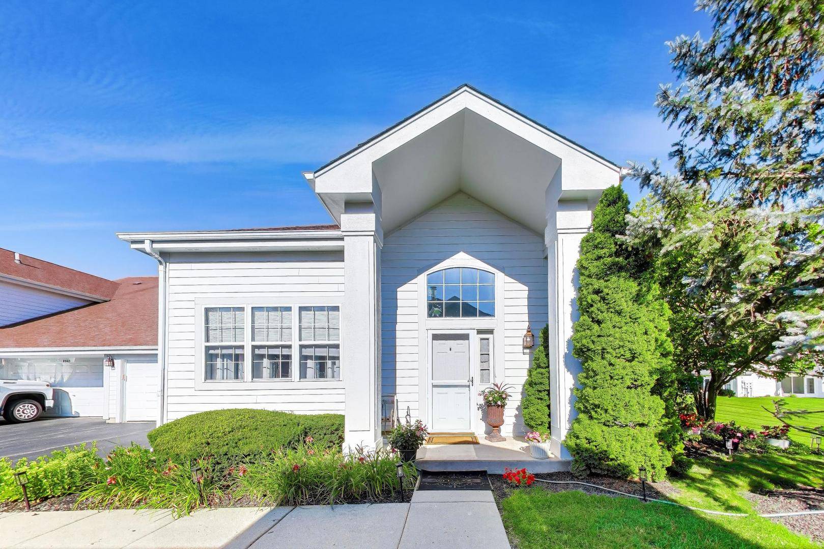 9507 Georgetown LN, Lakewood, IL 60014