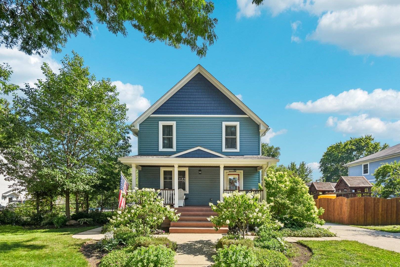 35 W Elm AVE, Roselle, IL 60172