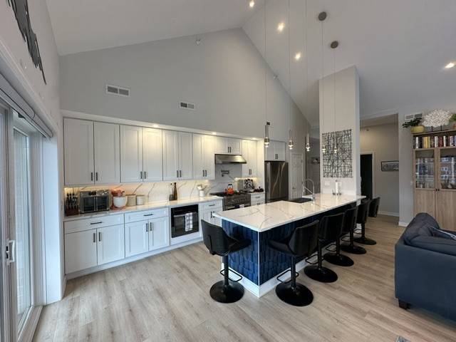 8300 Concord DR #601, Morton Grove, IL 60053