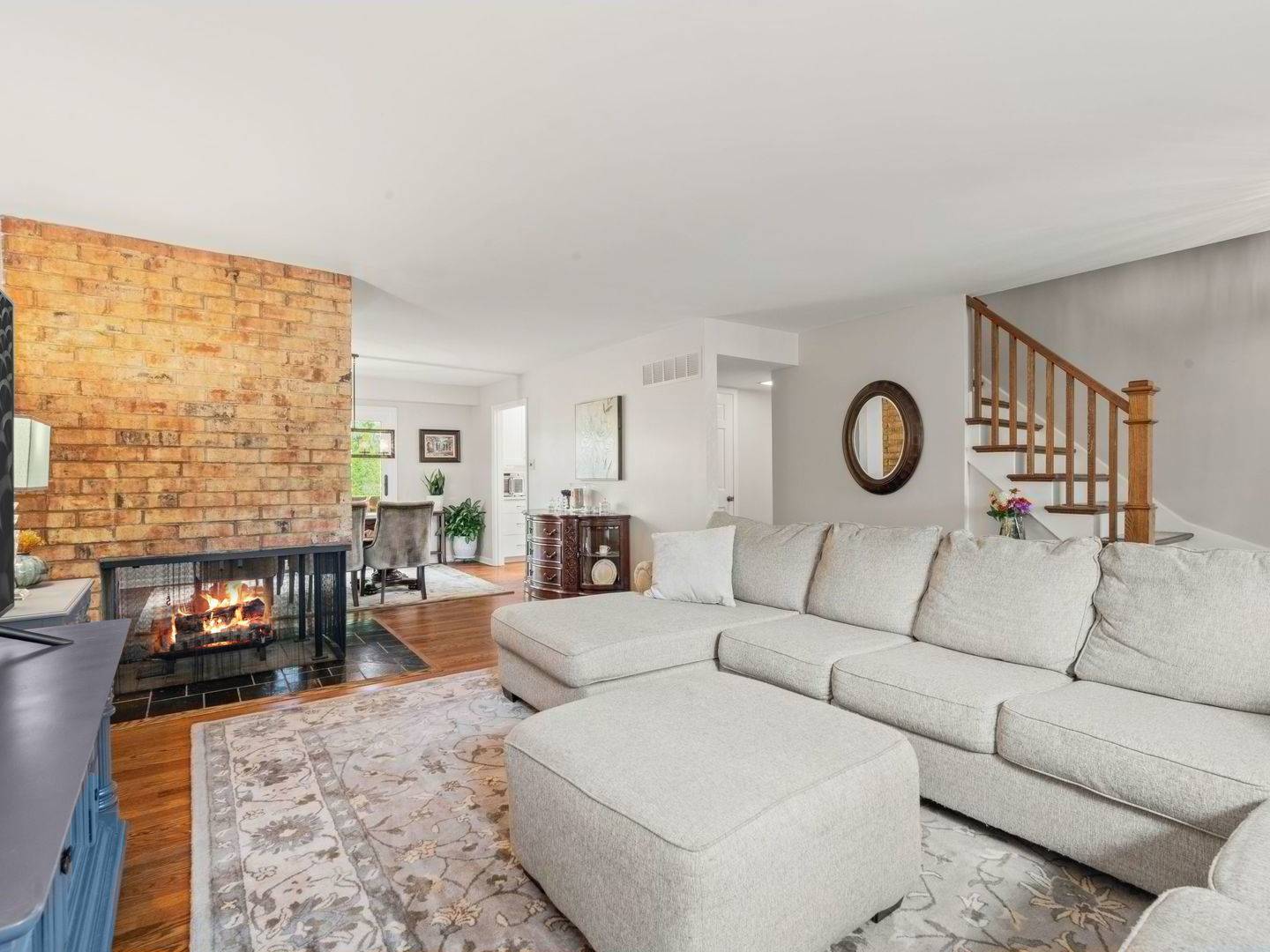 19w082 Avenue Barbizon, Oak Brook, IL 60523