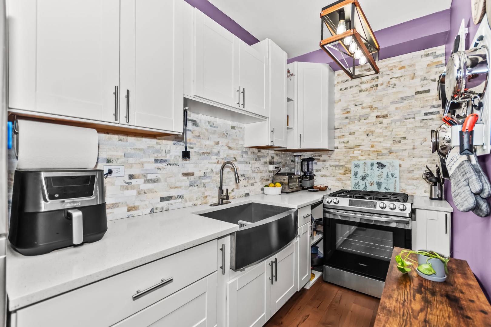 725 W Sheridan RD #204, Chicago, IL 60613