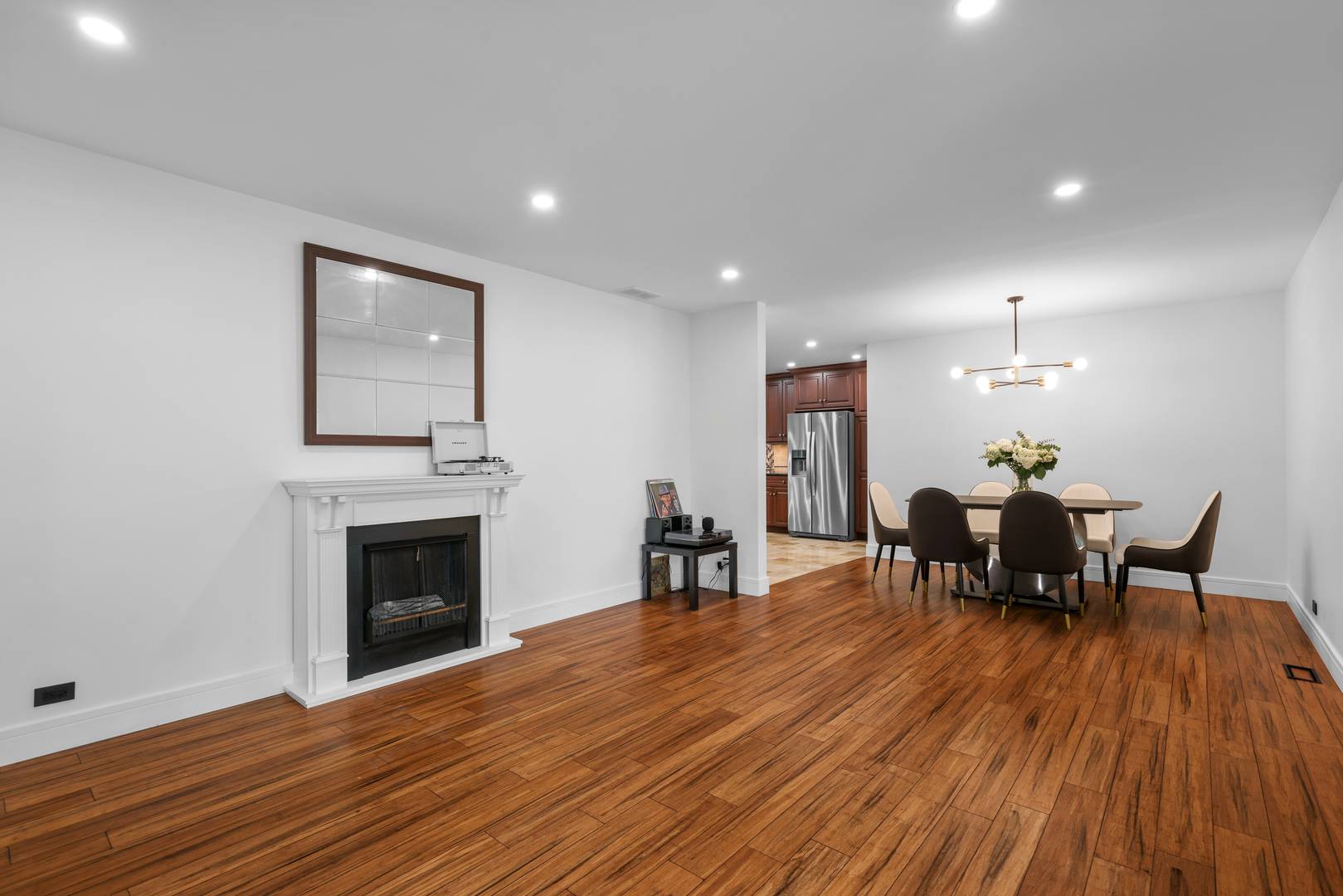 575 Gateshead AVE N, Elk Grove Village, IL 60007