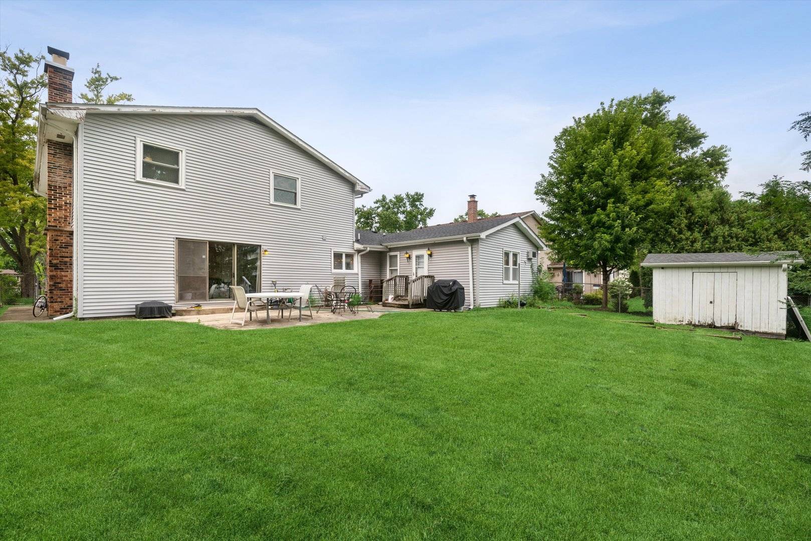 17W467 Portsmouth DR, Darien, IL 60561