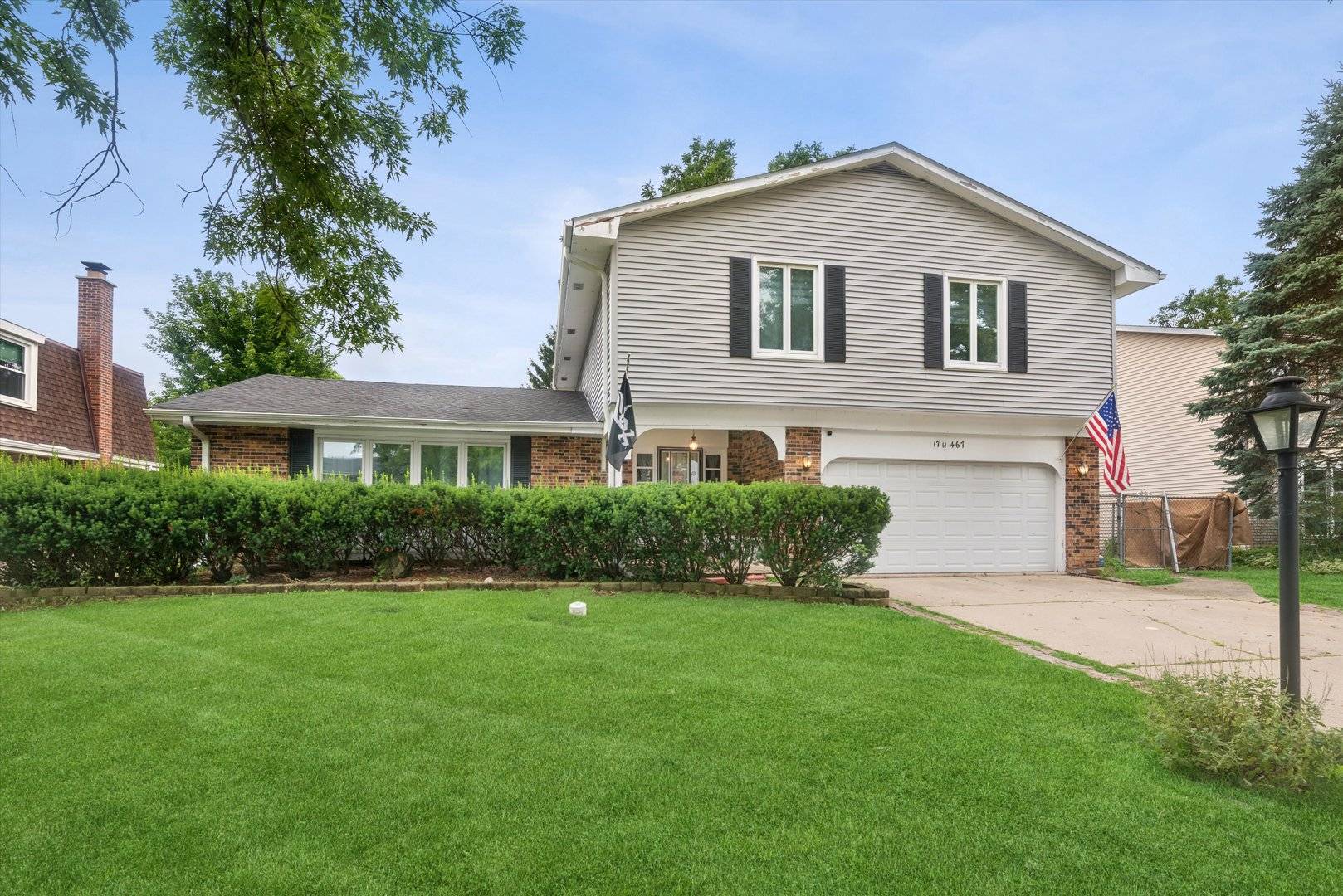 17W467 Portsmouth DR, Darien, IL 60561