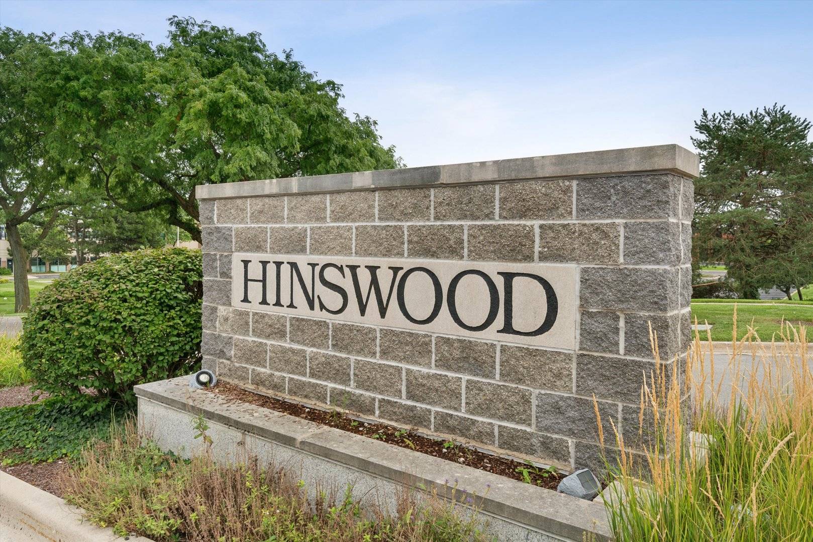17W467 Portsmouth DR, Darien, IL 60561