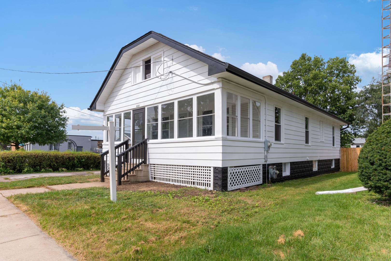 1021 Oliver AVE, Aurora, IL 60506