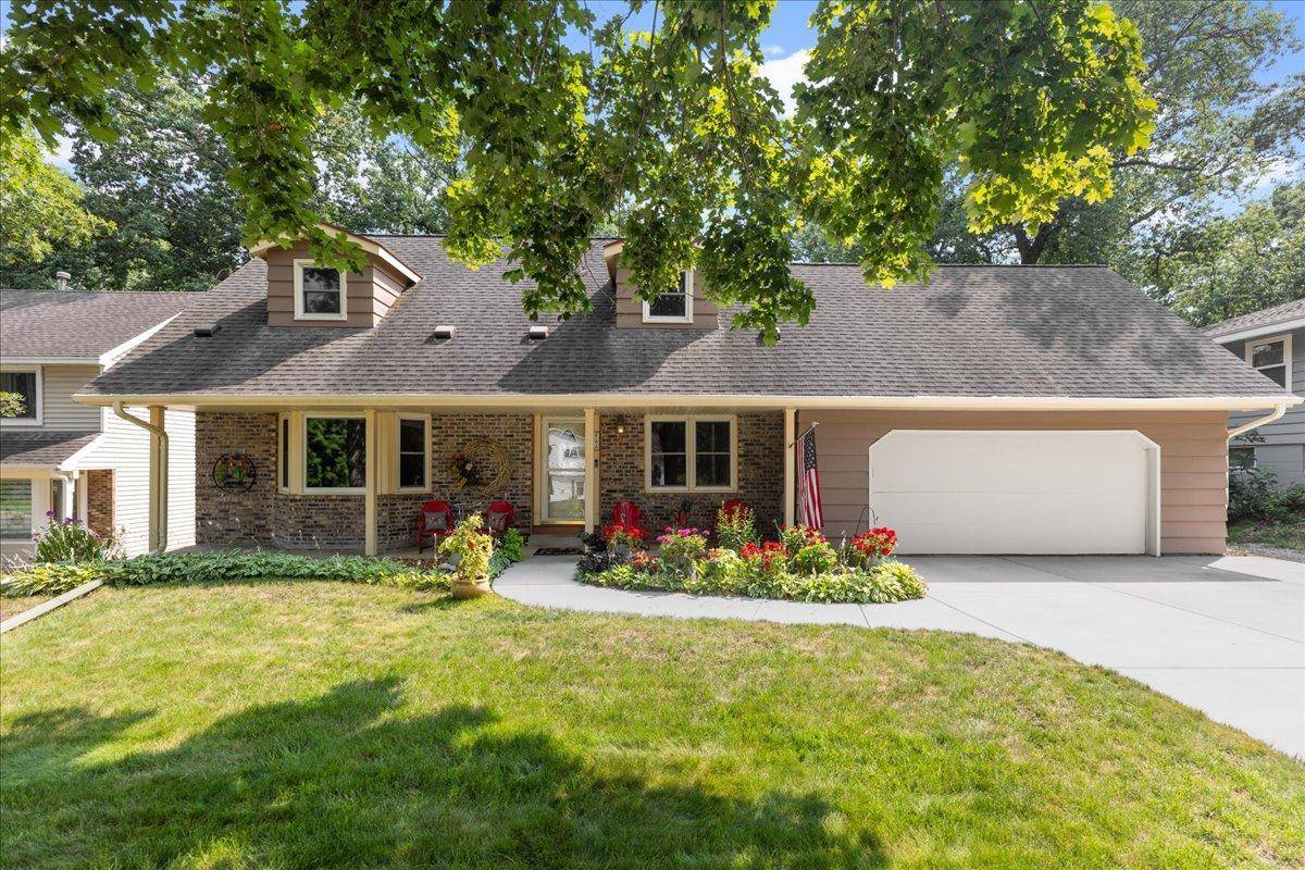 944 11th AVE SE, Forest Lake, MN 55025