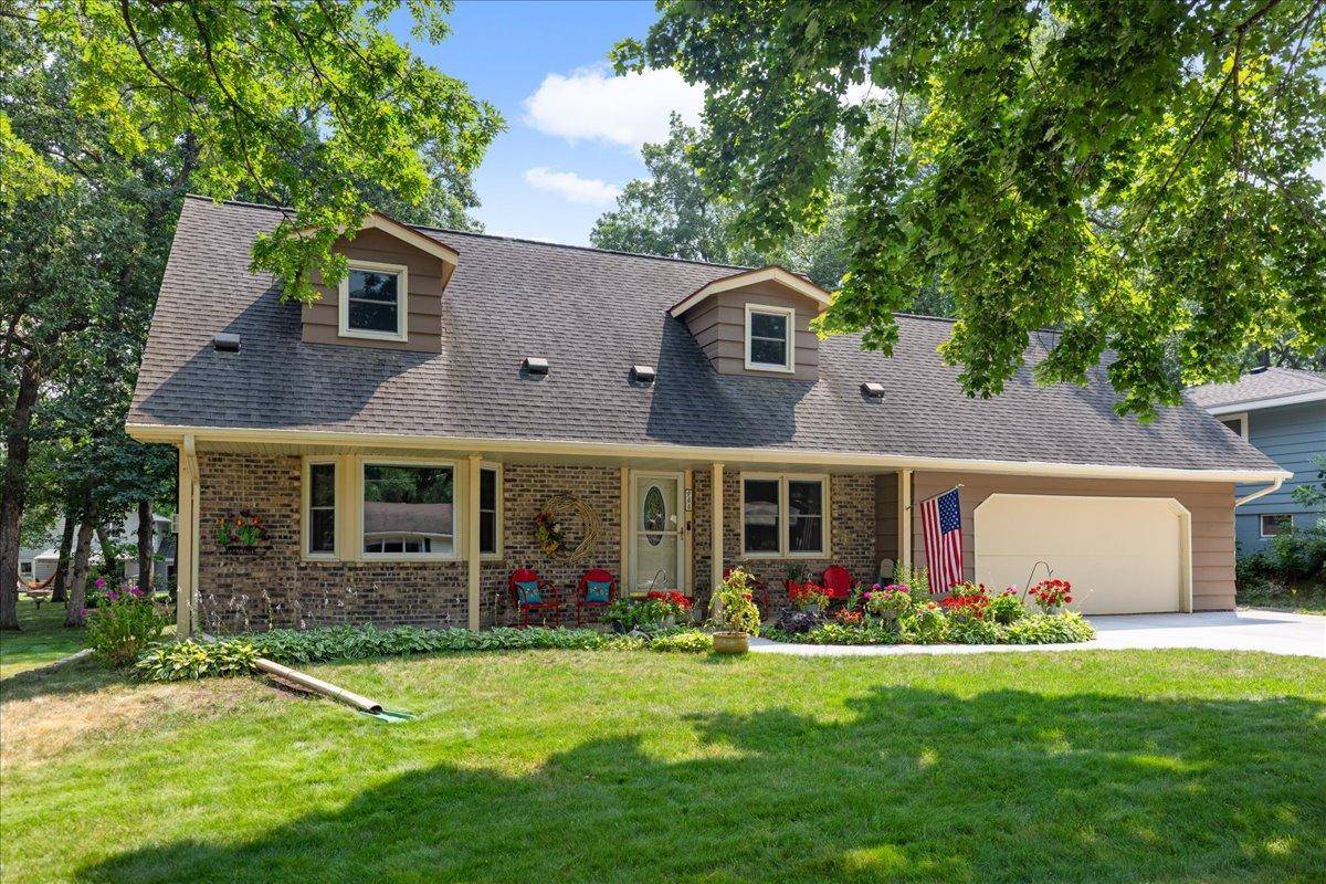 944 11th AVE SE, Forest Lake, MN 55025