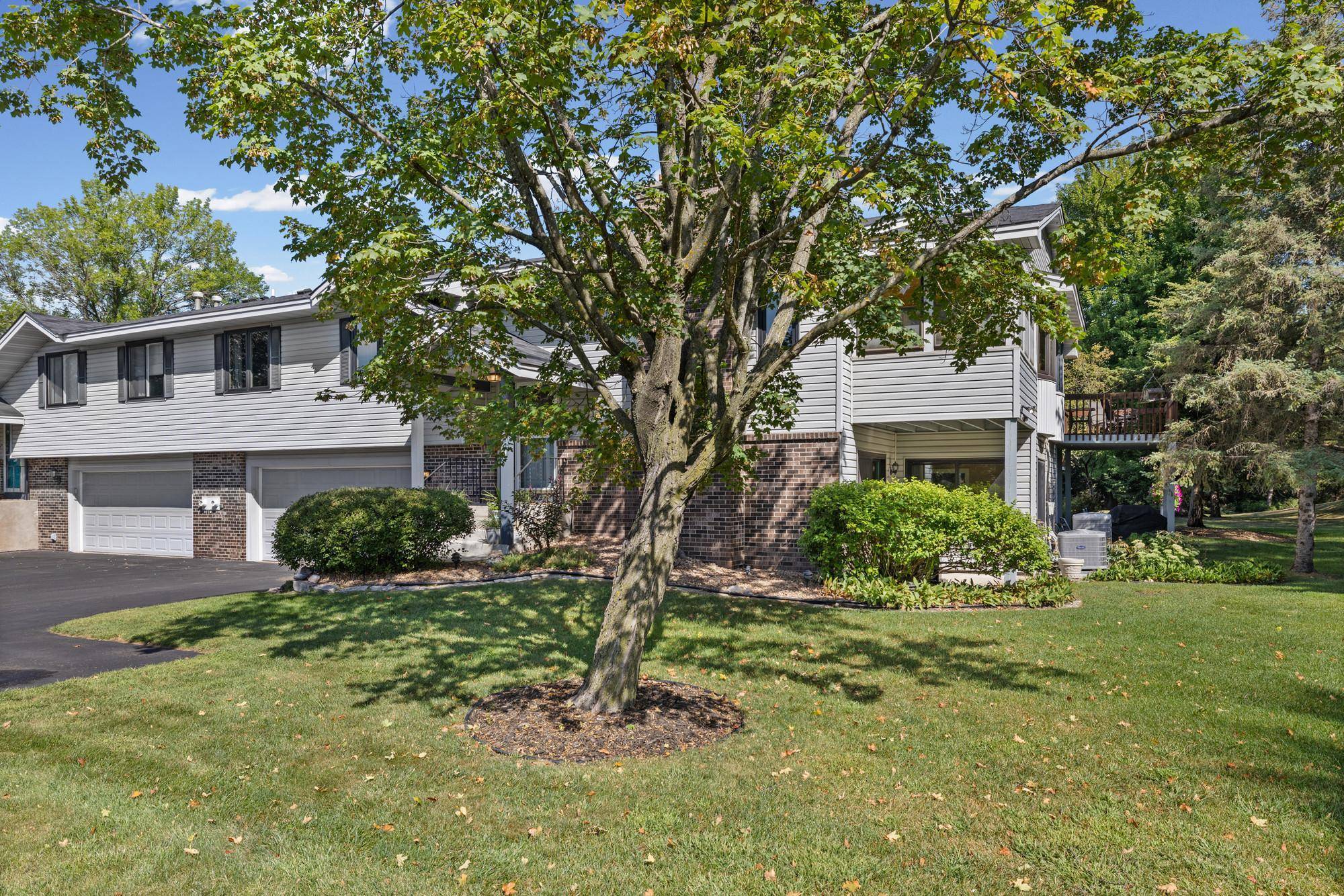 5642 Chatsworth ST N, Shoreview, MN 55126