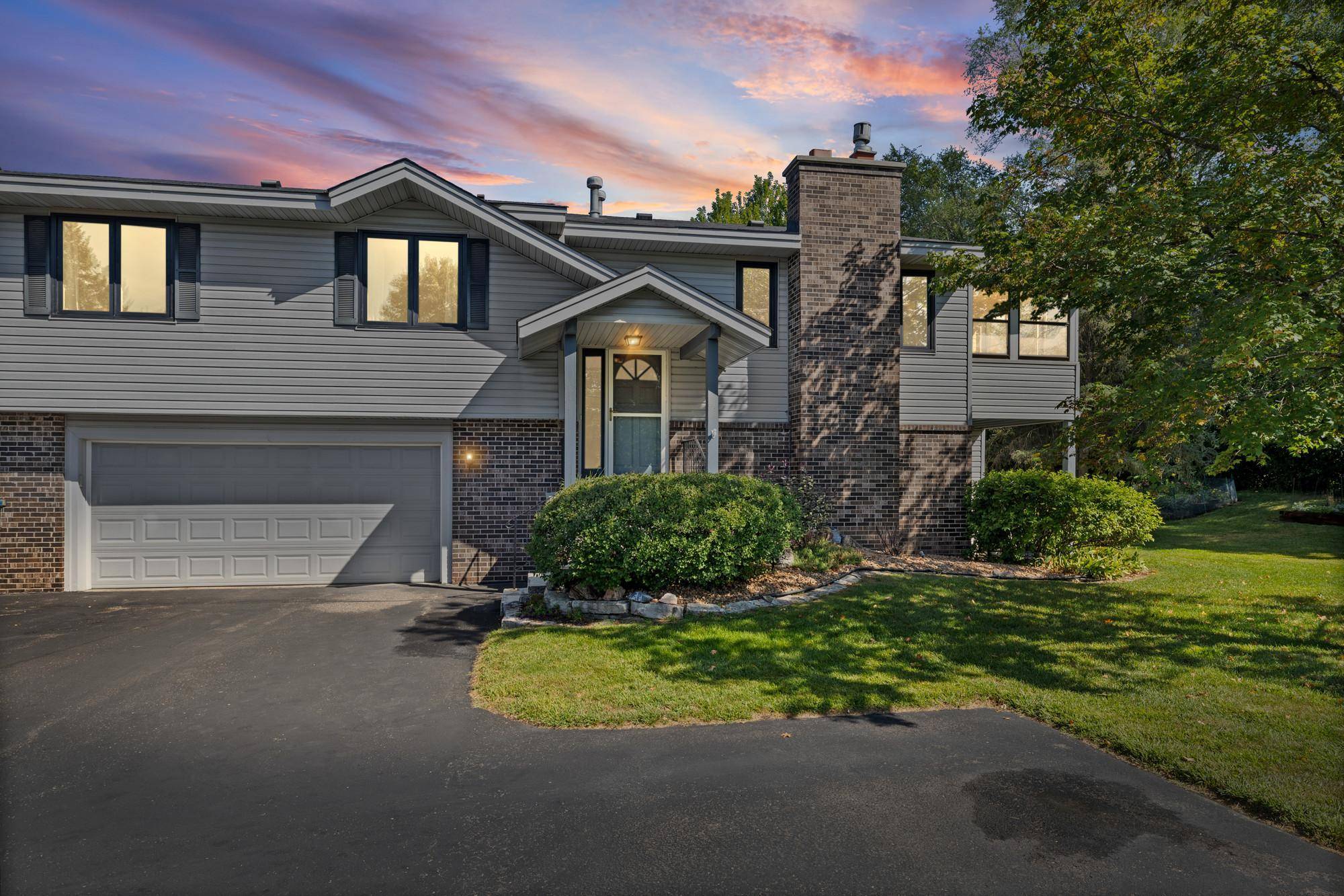 5642 Chatsworth ST N, Shoreview, MN 55126