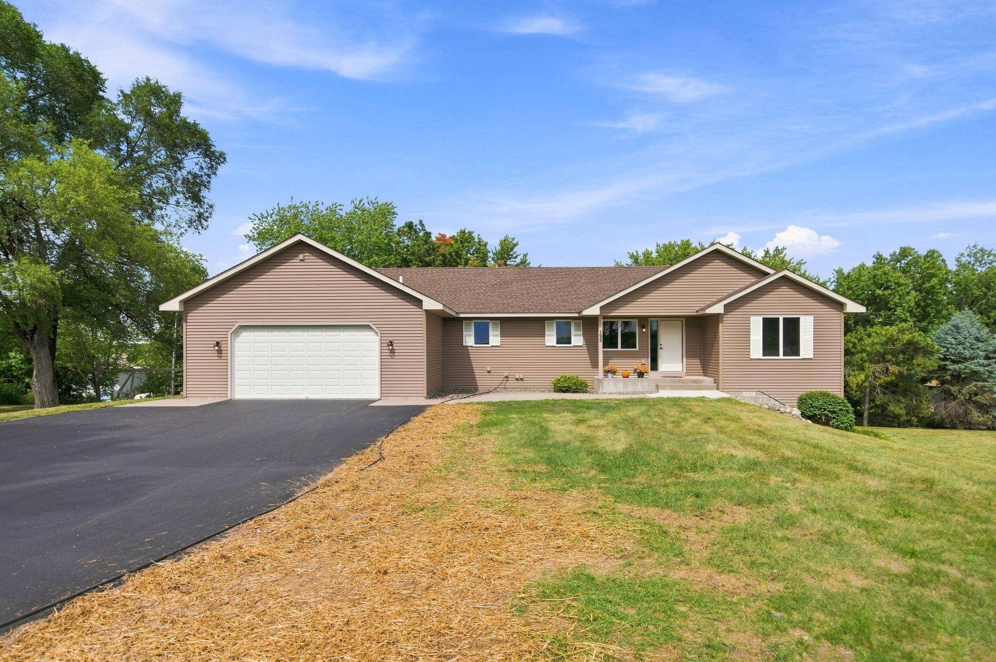 195 S Medina ST, Loretto, MN 55357