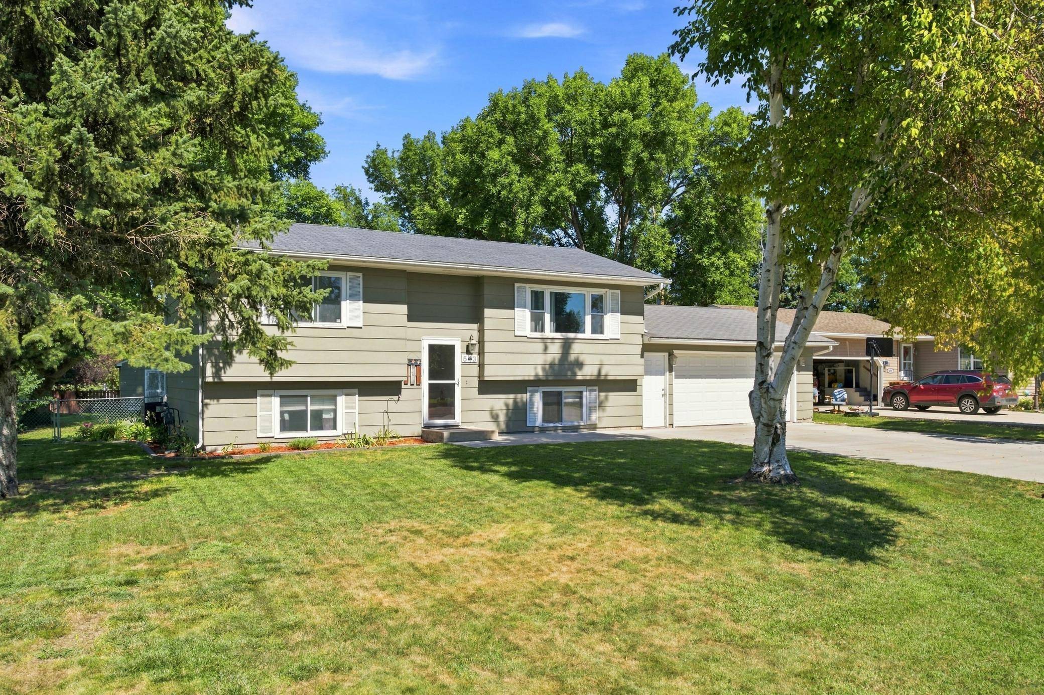 543 Crescent DR, Thompson, ND 58278