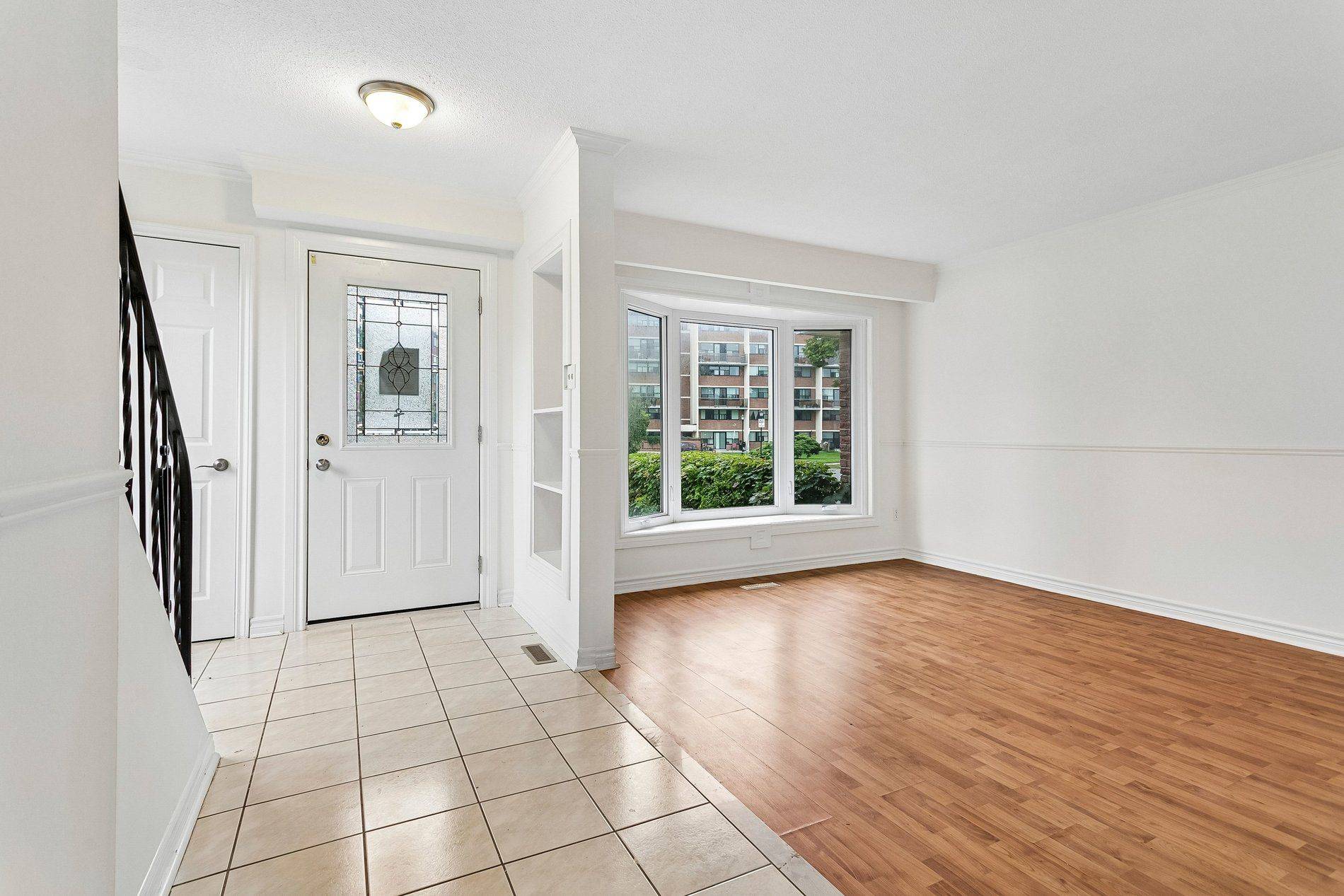 1037 Stainton DR, Mississauga, ON L5C 1G3
