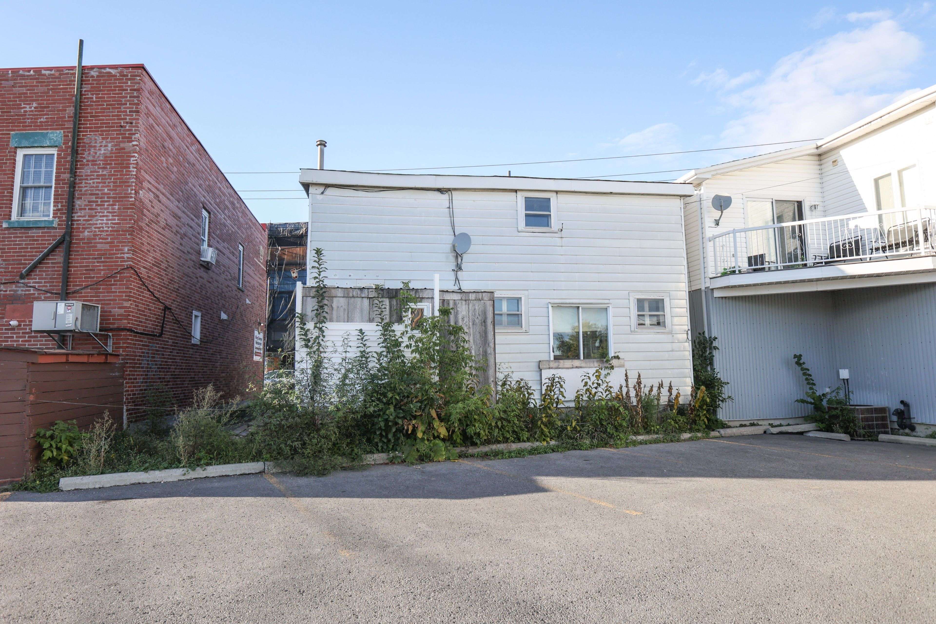 407 Montreal RD, Cornwall, ON K6H 1B8