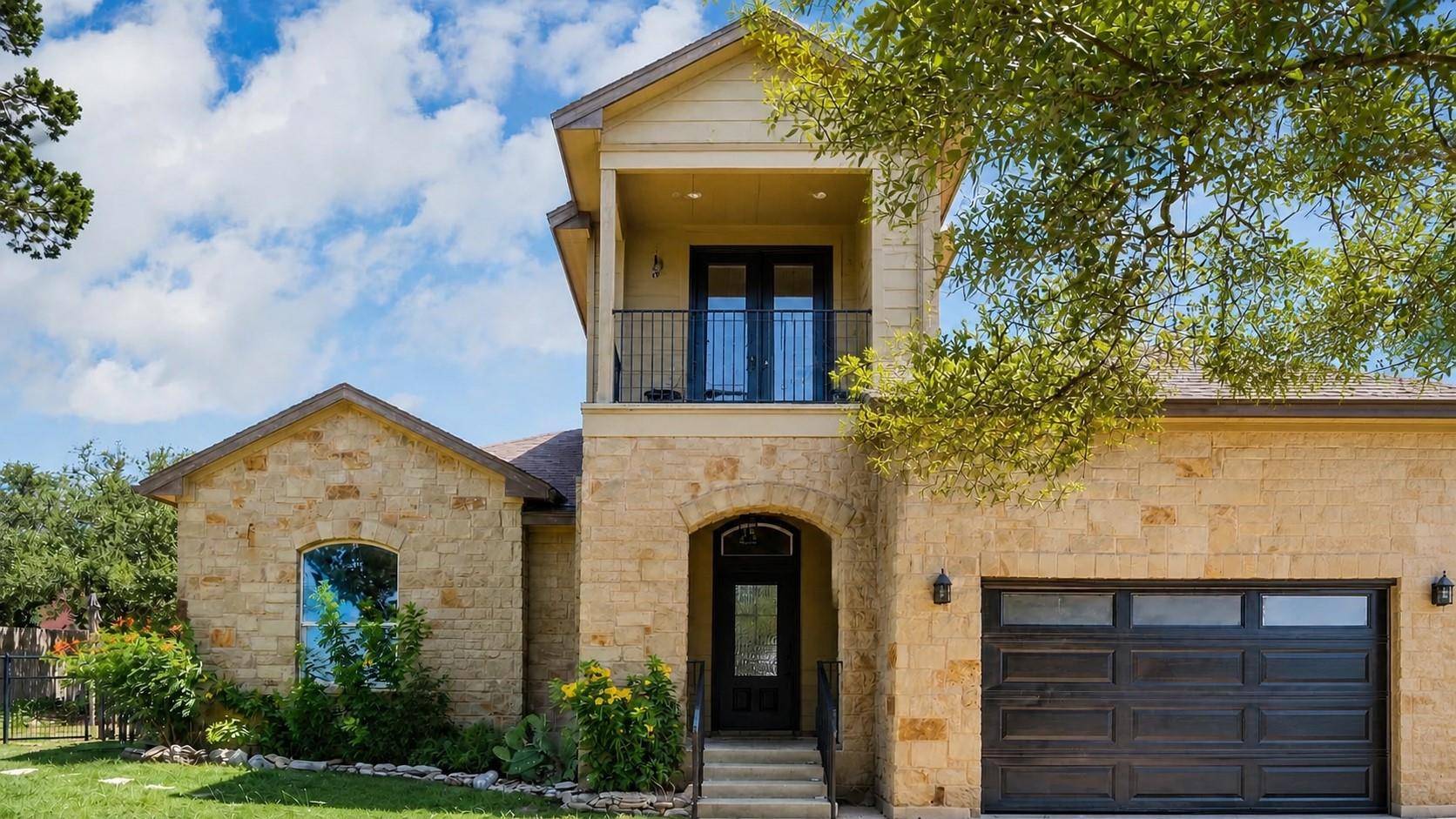 901 Panorama DR, Dripping Springs, TX 78620