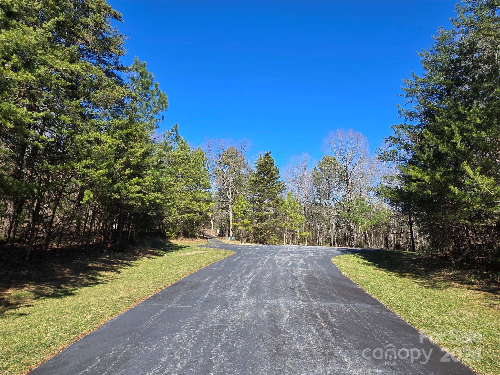 183 Bayview CT, Badin Lake, NC 28127