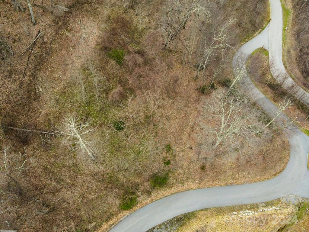17 Surya LN, Clyde, NC 28721