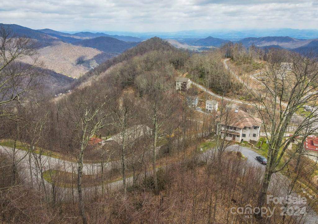 17 Surya LN, Clyde, NC 28721