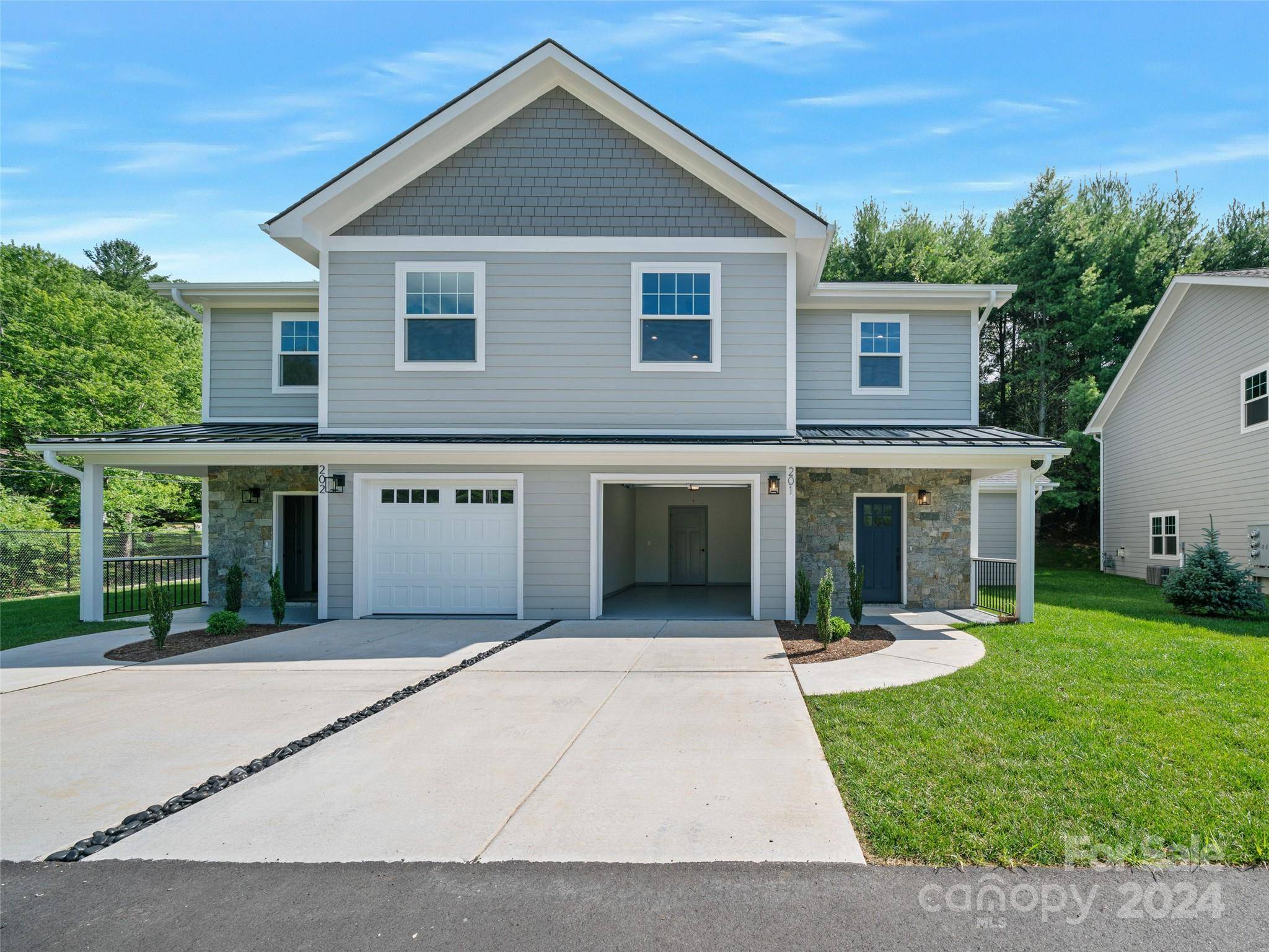 200 Red Twig LN #Unit 201, Burnsville, NC 28714