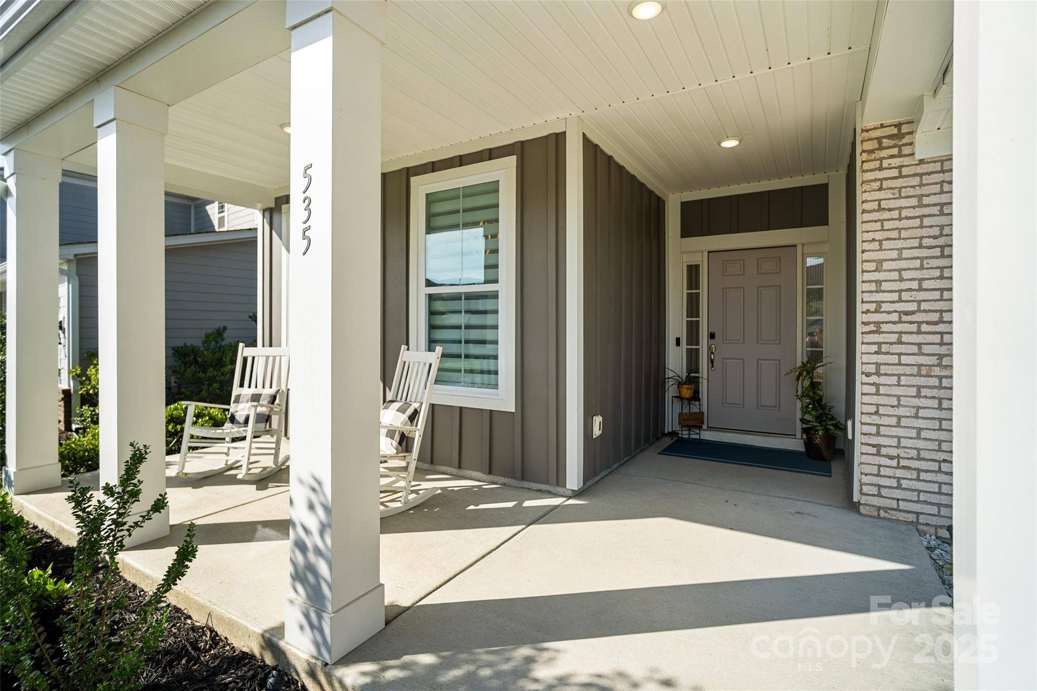 535 Red Wolf LN, Lake Wylie, SC 29710