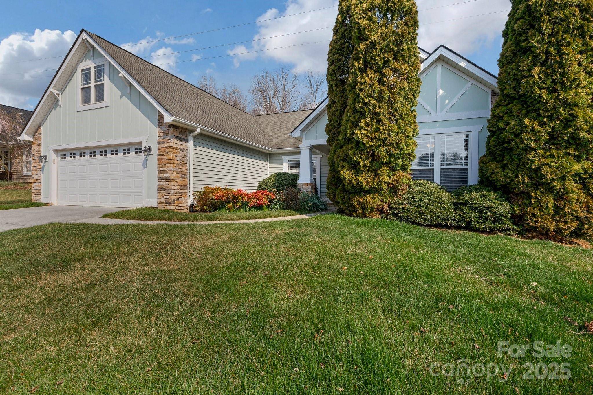 41 Sunview CIR, Arden, NC 28704