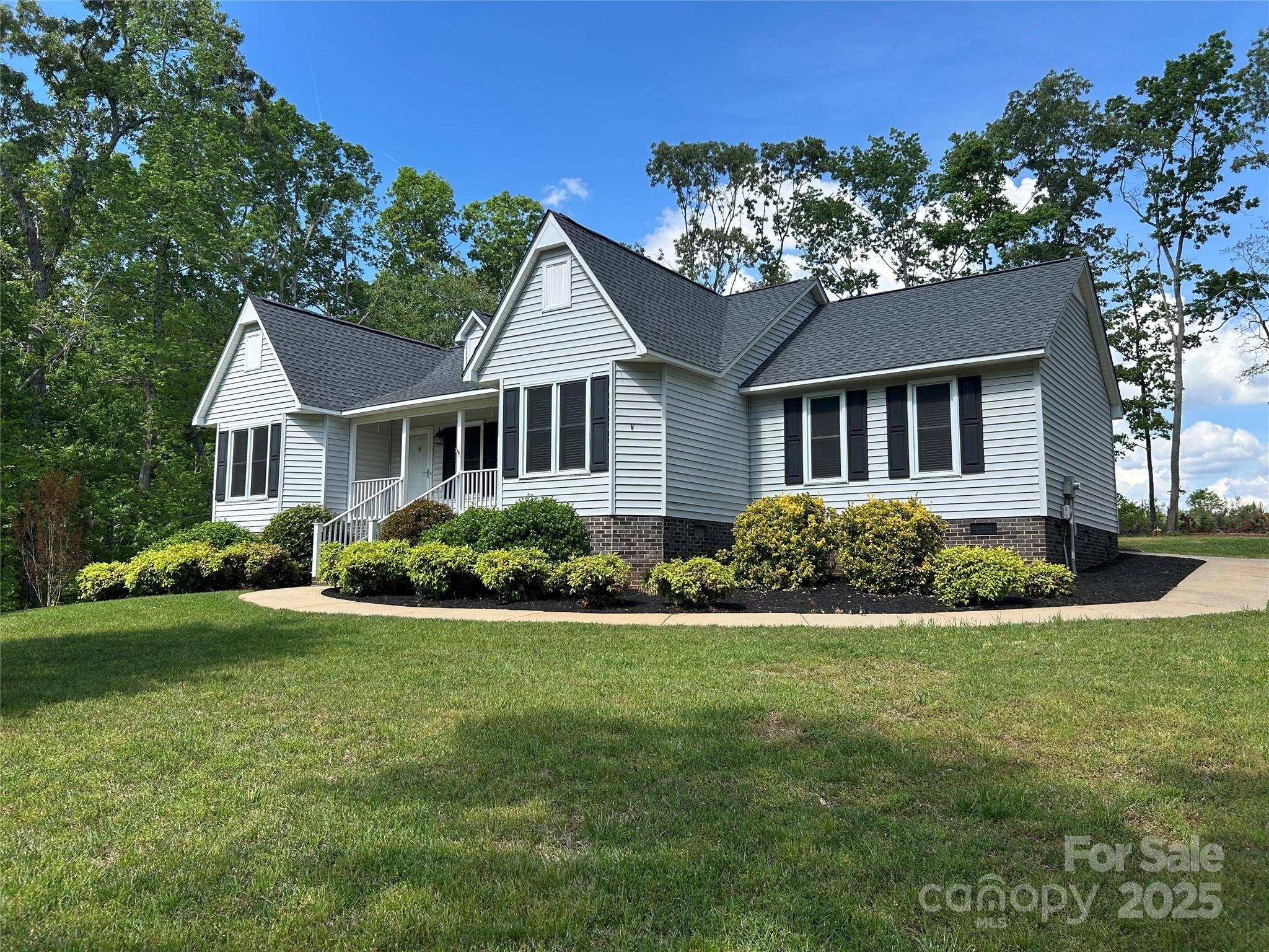 229 Garden Lakes DR, Blacksburg, SC 29702