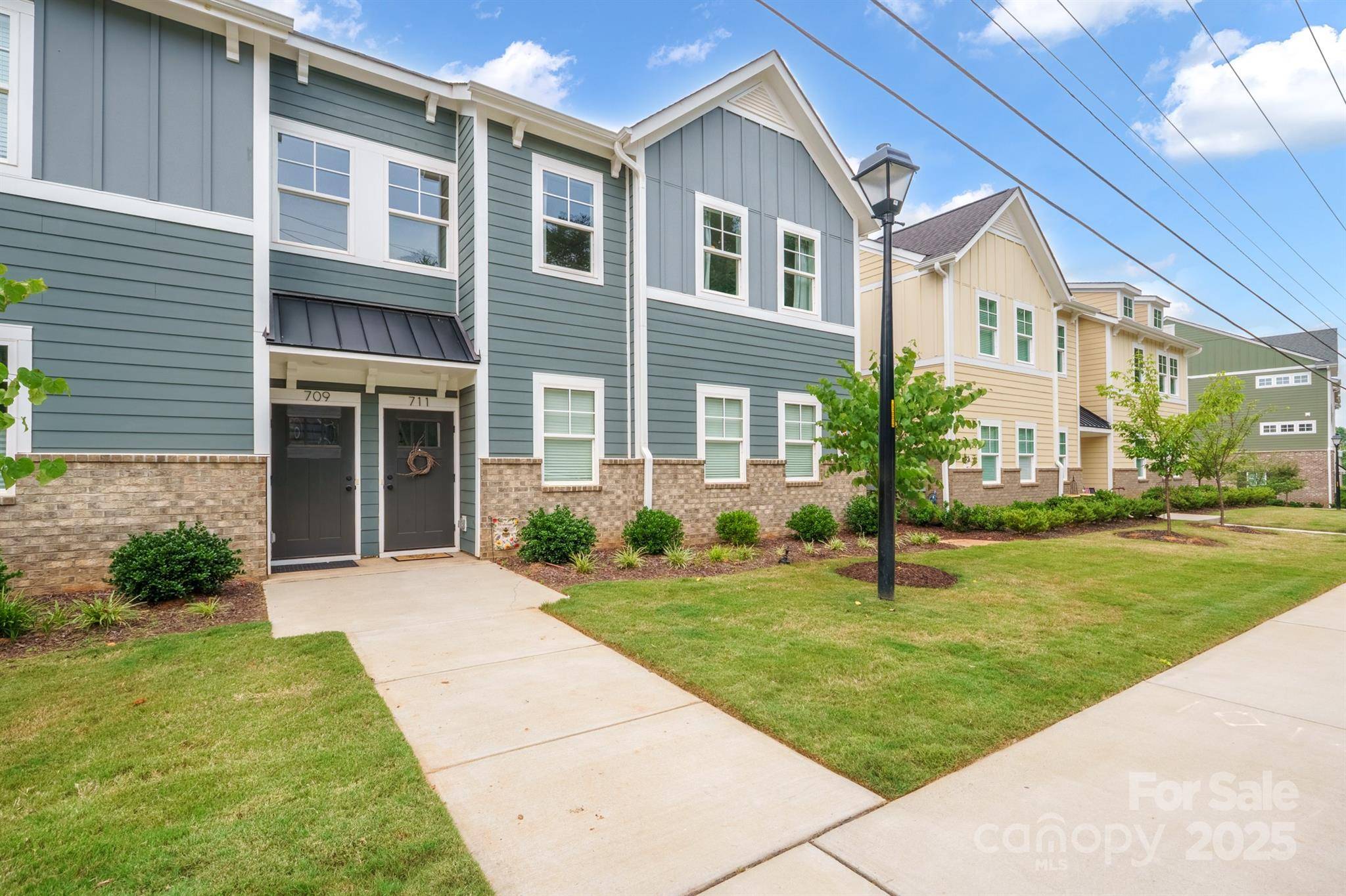 711 Beaty ST, Davidson, NC 28036