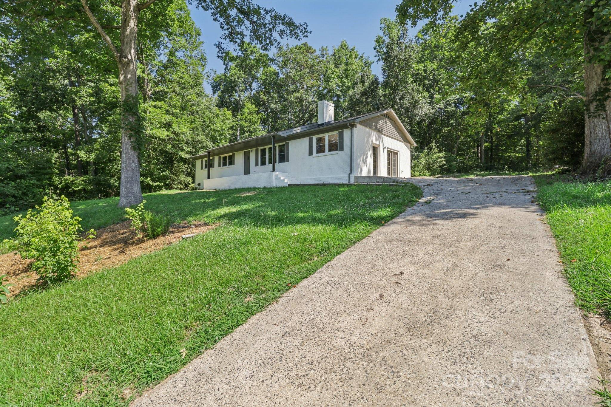 848 Ike Lynch RD, Dallas, NC 28034