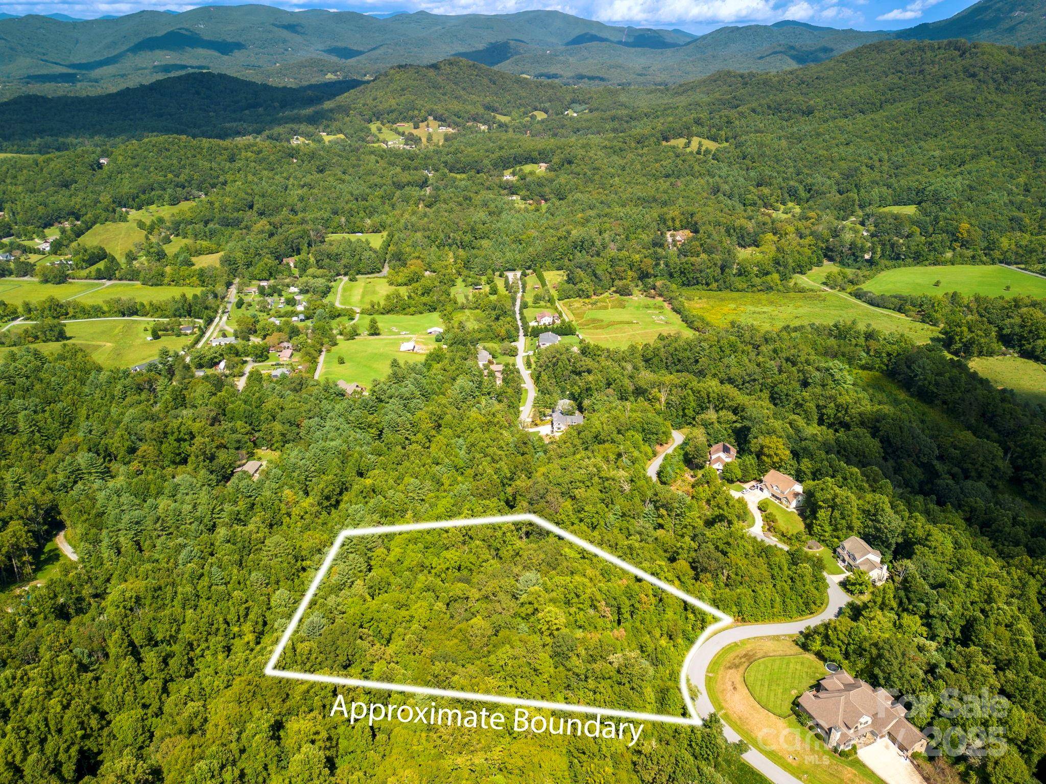 117 Sovereign LN, Fairview, NC 28730