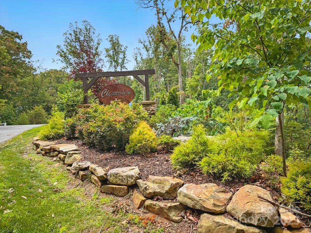 39 Ted Linn DR, Fairview, NC 28730