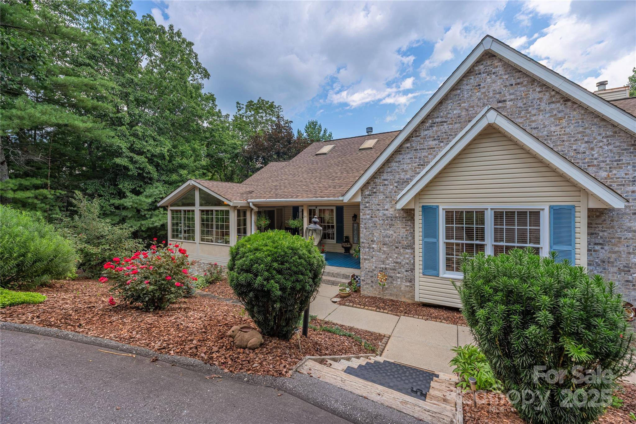 24 Moriah LN, Asheville, NC 28803