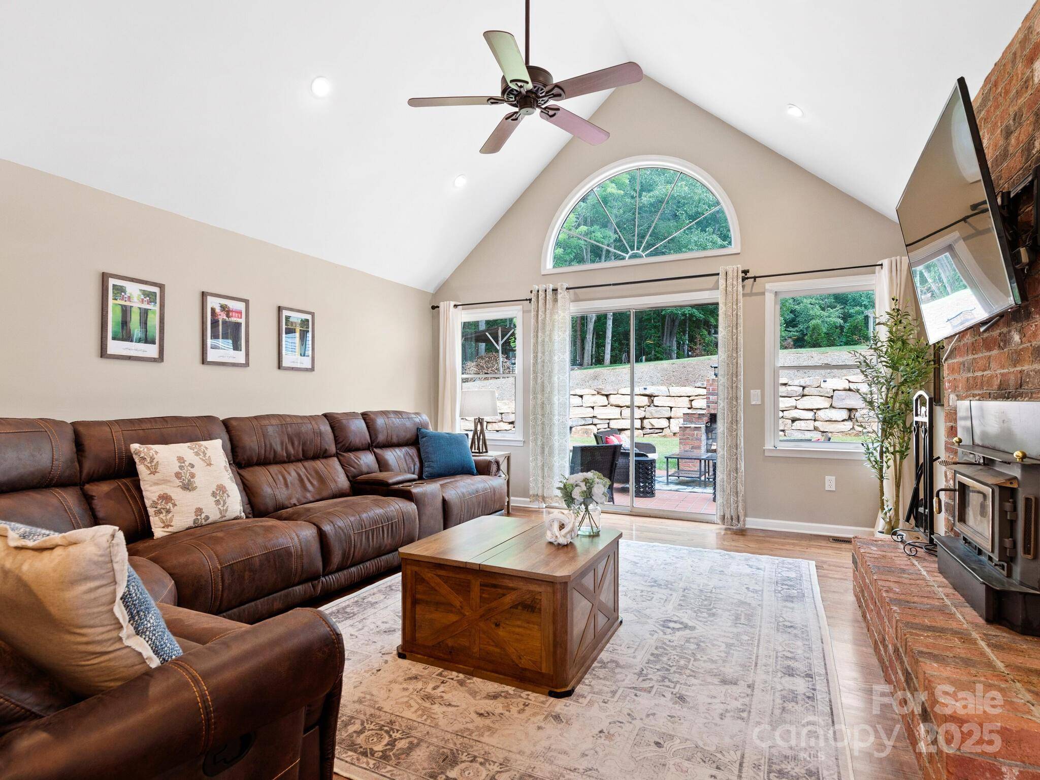 3 Neighborly DR, Candler, NC 28715