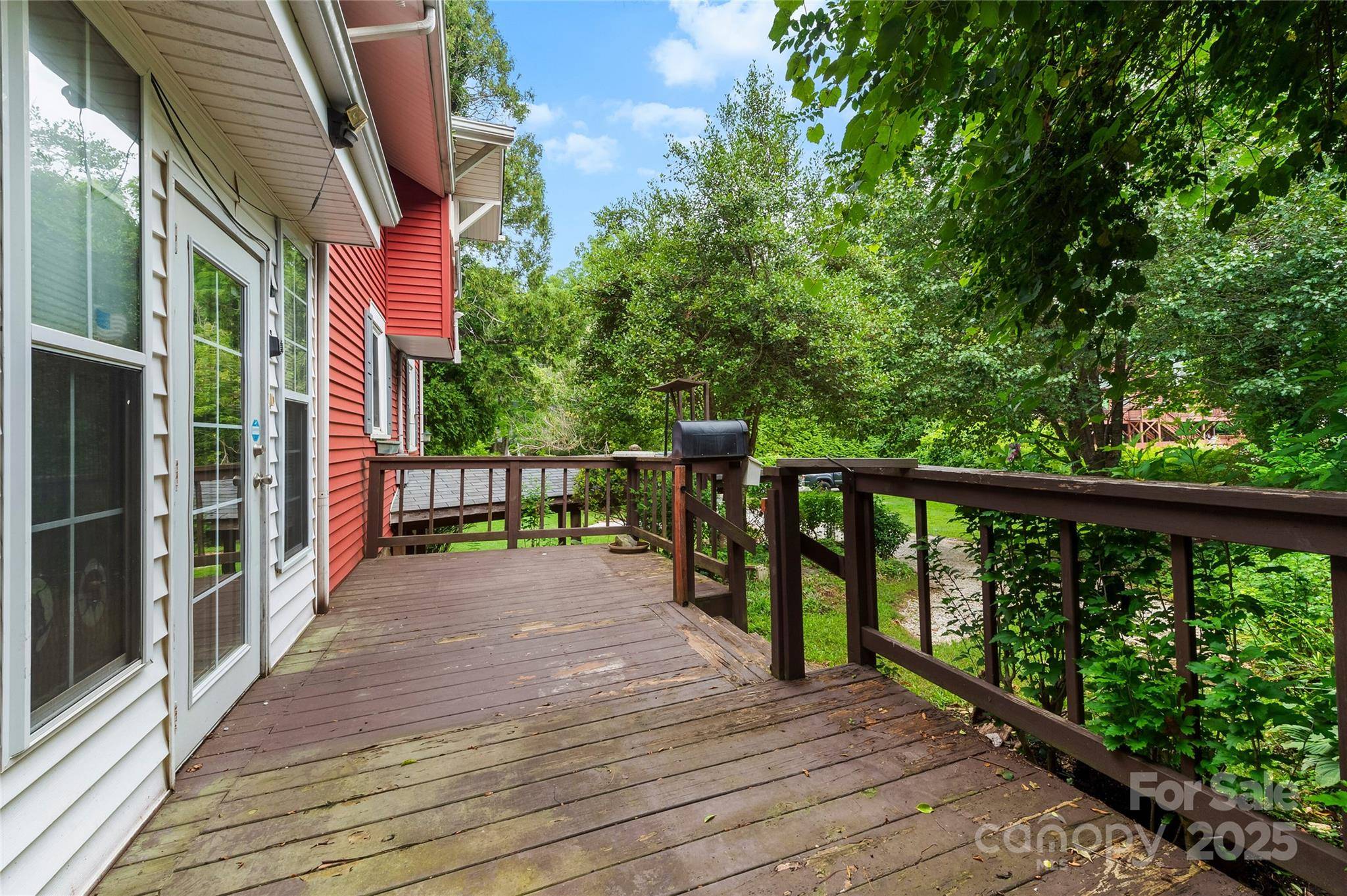 9 Arco RD, Asheville, NC 28805