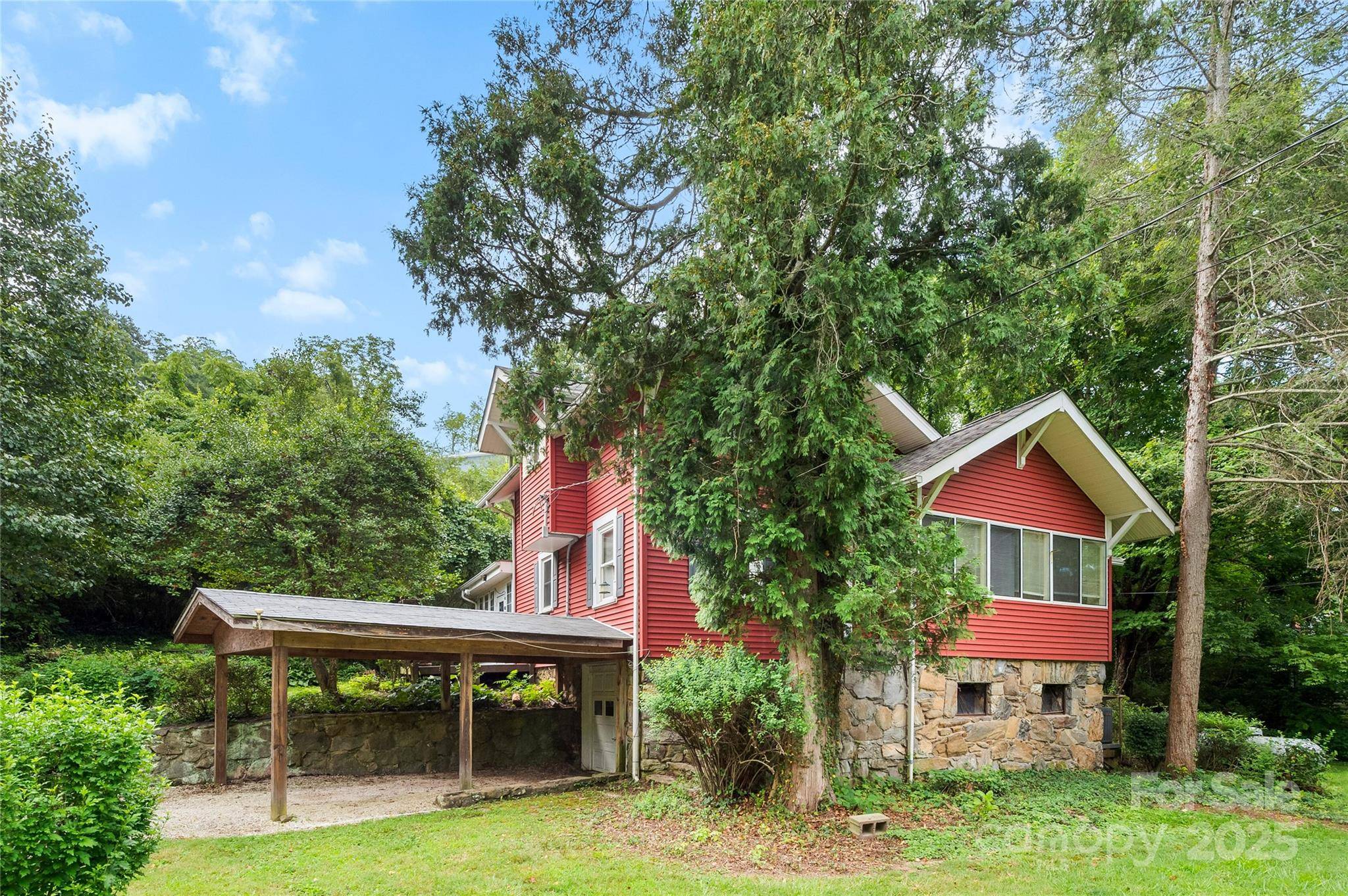 9 Arco RD, Asheville, NC 28805