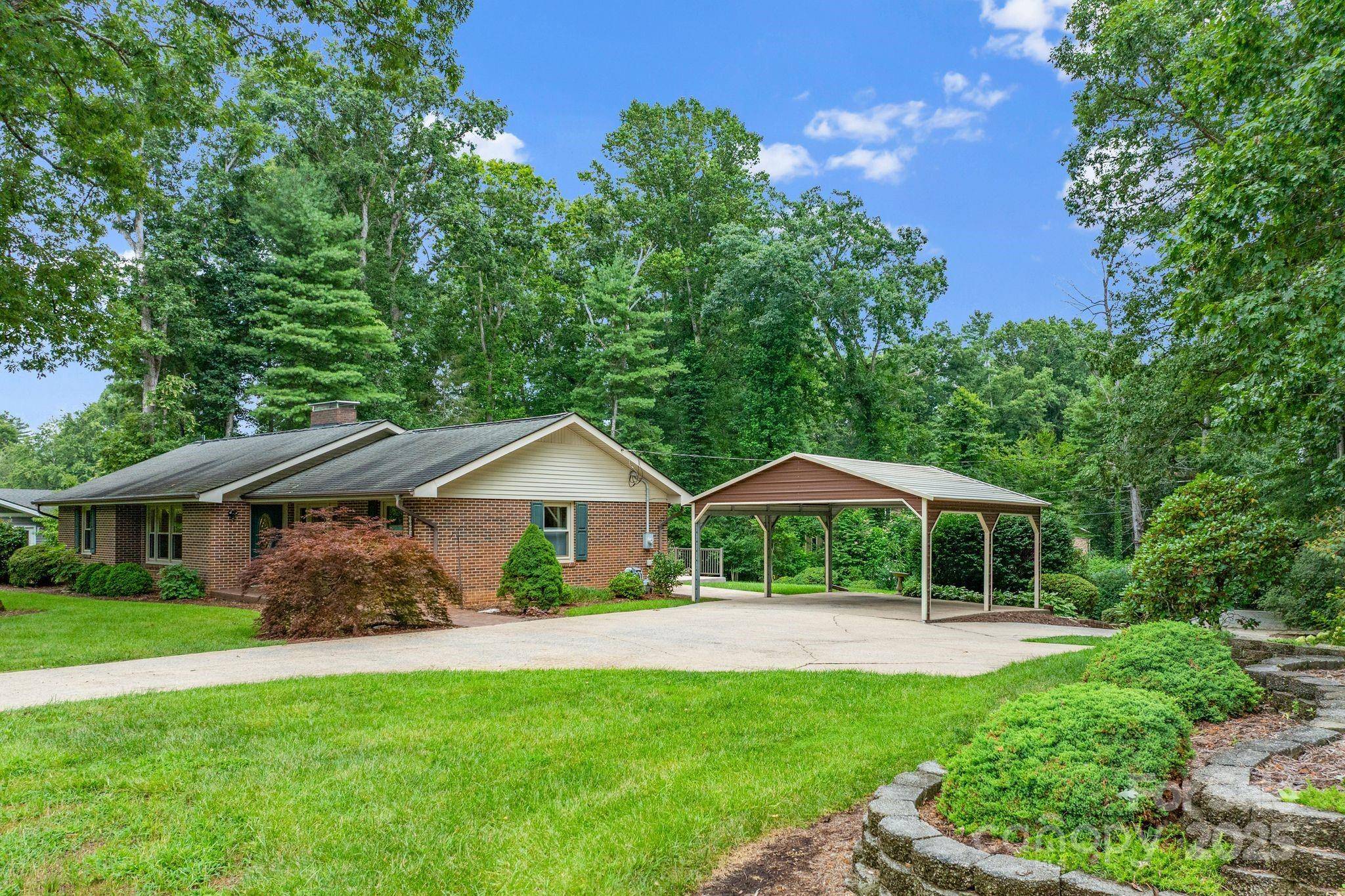 6693 Brevard RD, Etowah, NC 28729