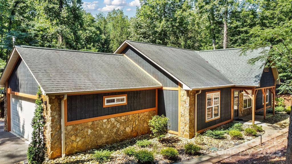 872 Hayes RD, Columbus, NC 28722