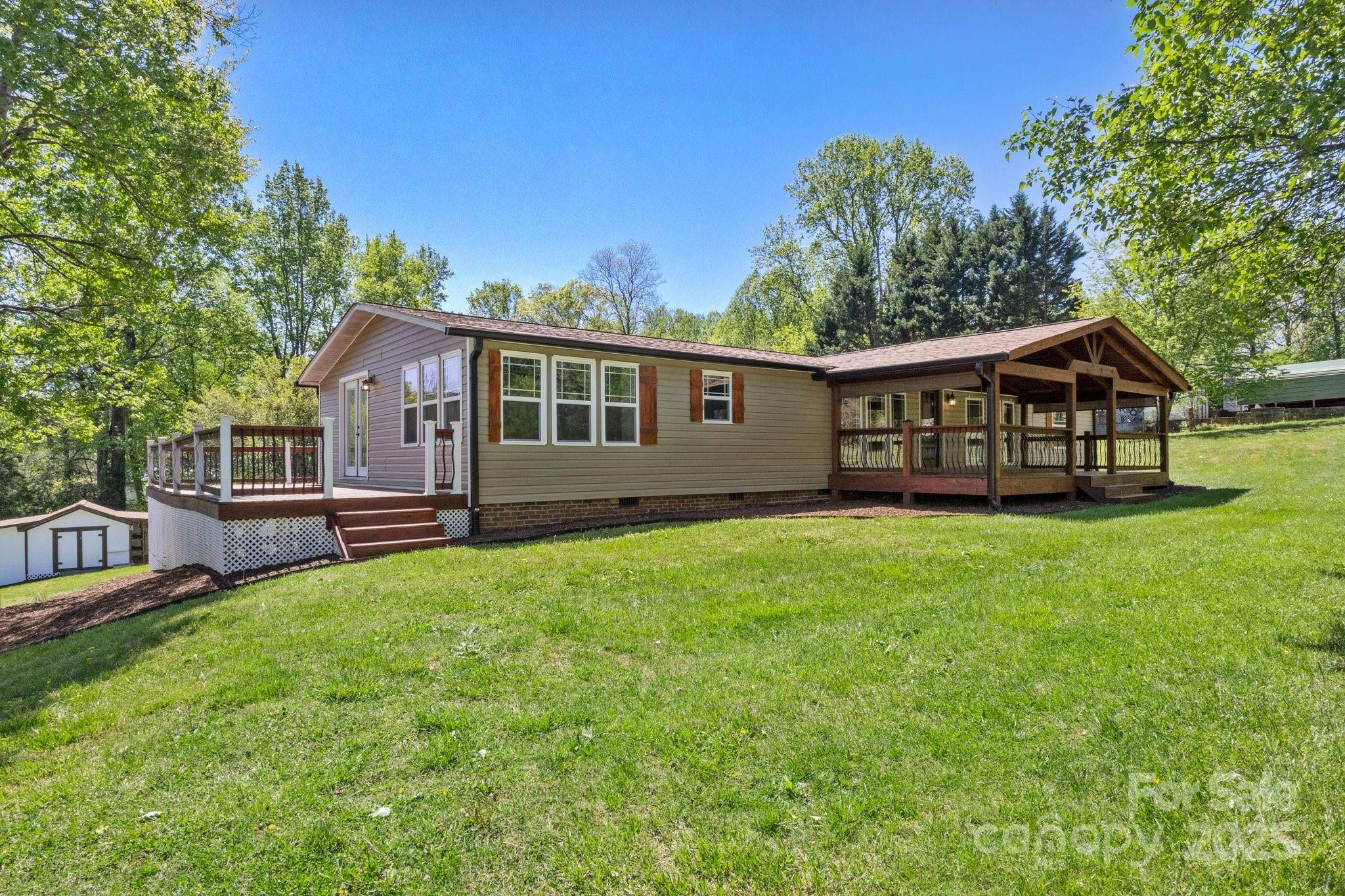 2942 Denwood DR, Claremont, NC 28610