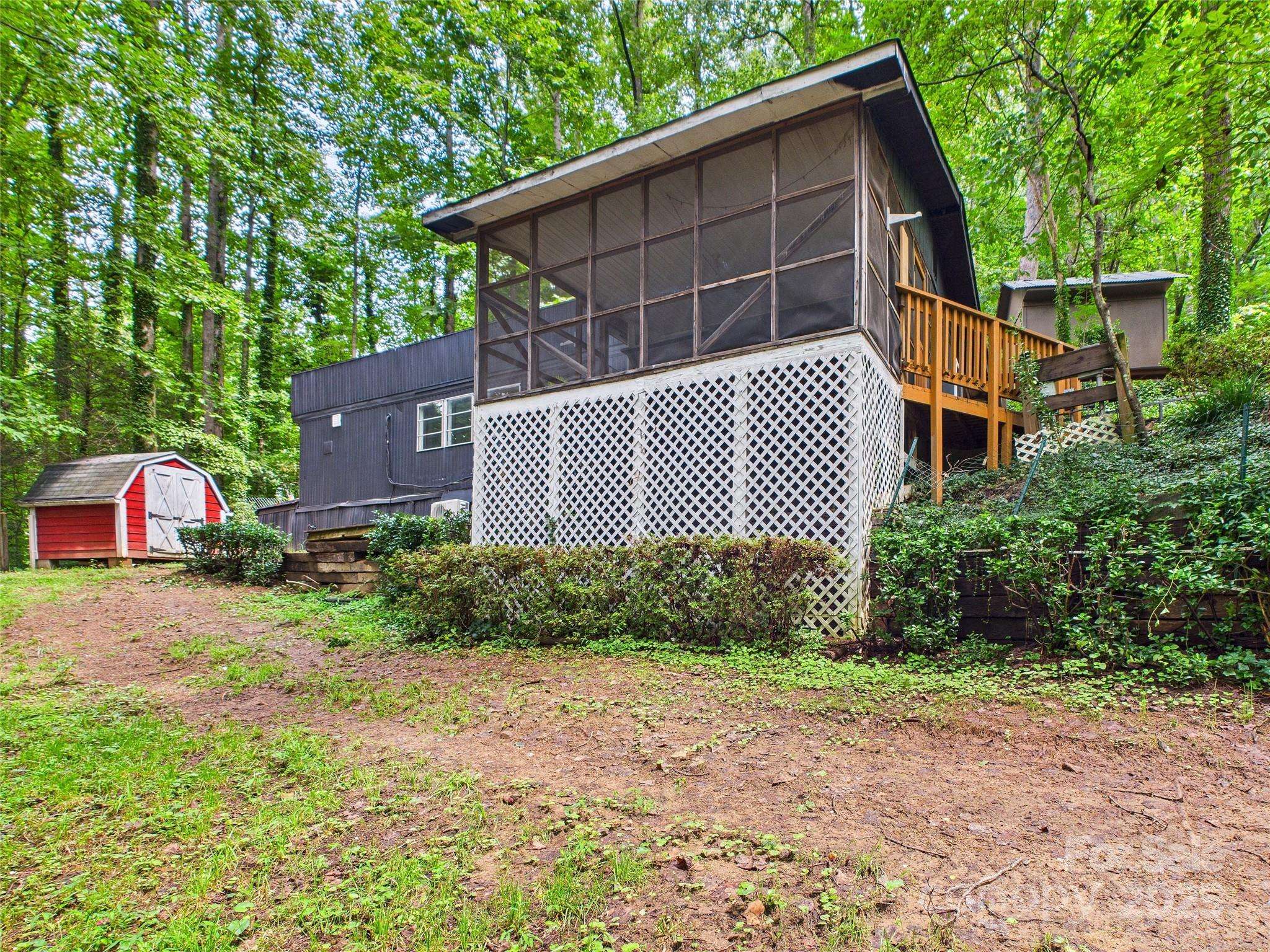 199 Upper Bat Cave DR, Bat Cave, NC 28792