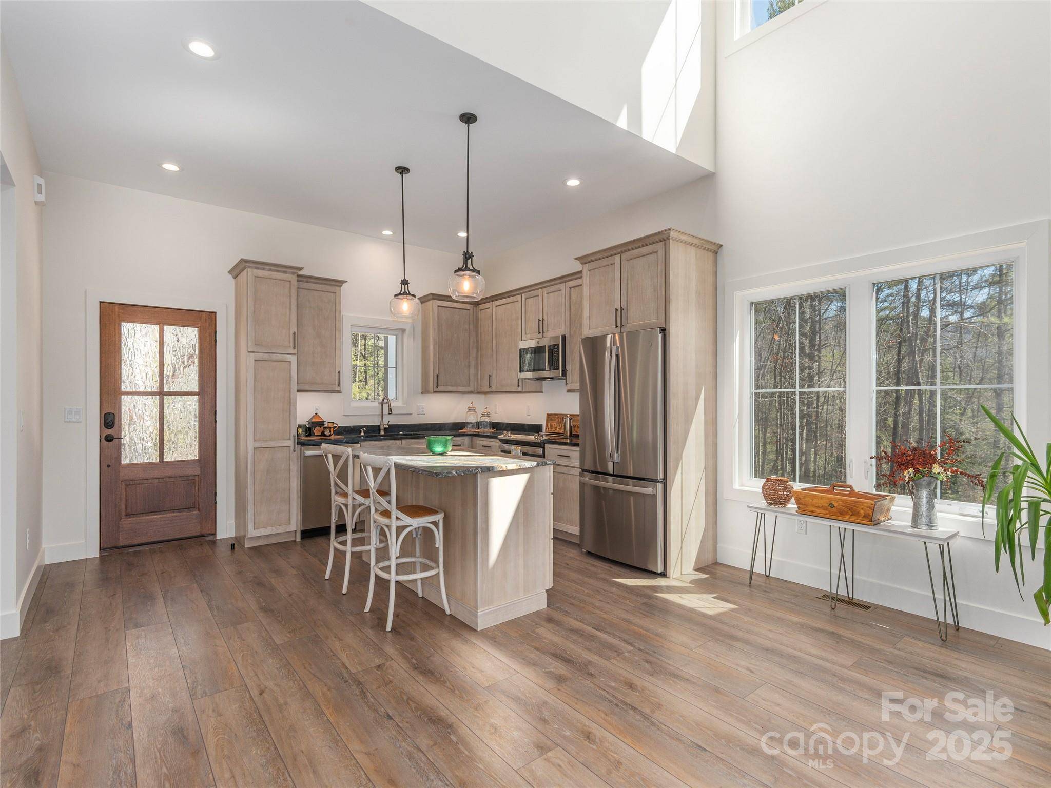 410 Dream Valley DR, Clyde, NC 28721
