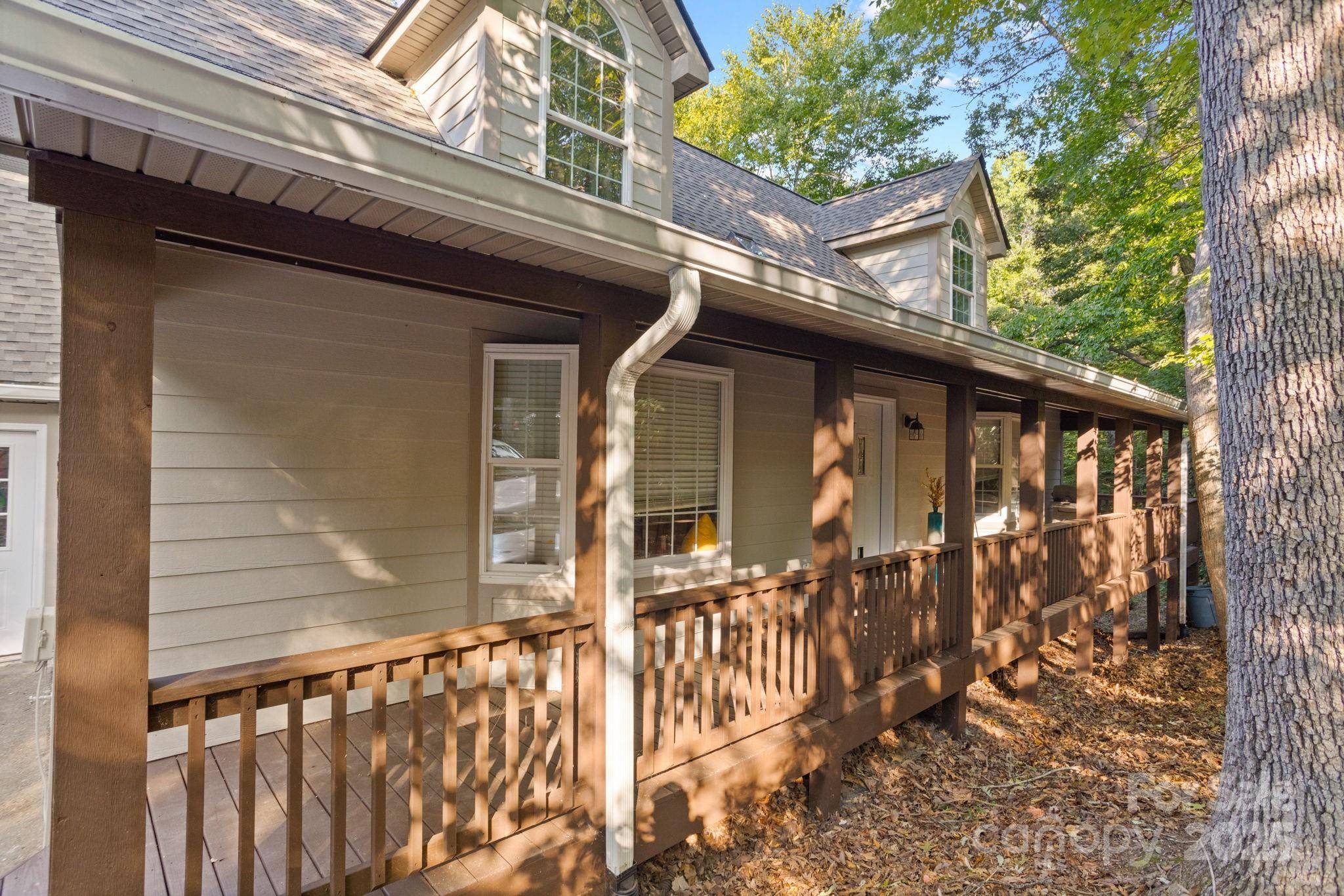 55 Vintage RD, Candler, NC 28715
