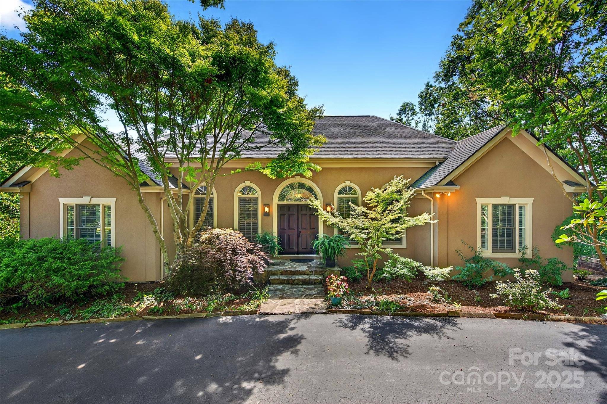 206 Crestview DR, Black Mountain, NC 28711
