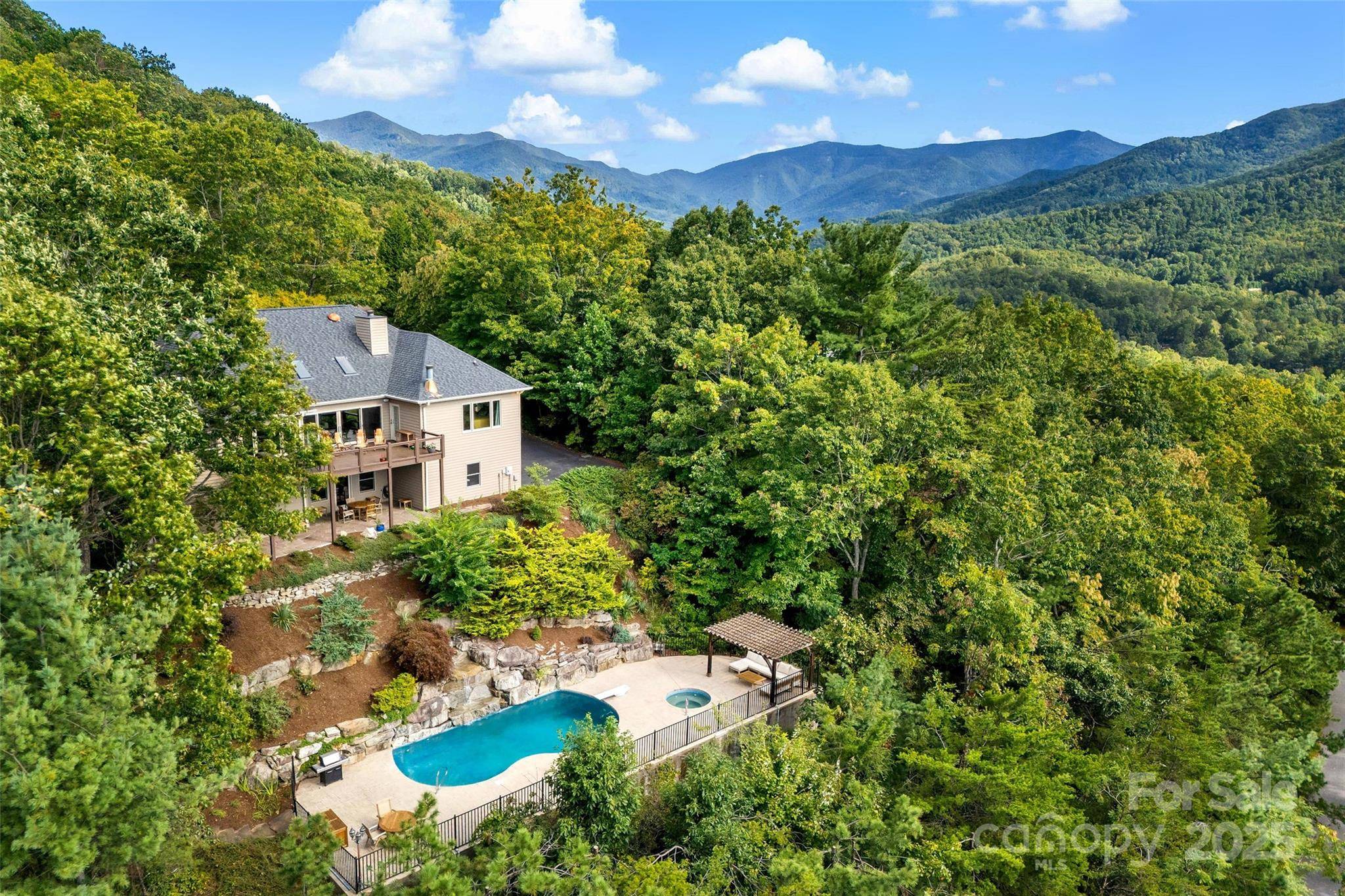 206 Crestview DR, Black Mountain, NC 28711