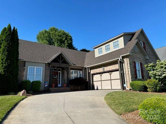 109 Cedar LN, Bermuda Run, NC 27006