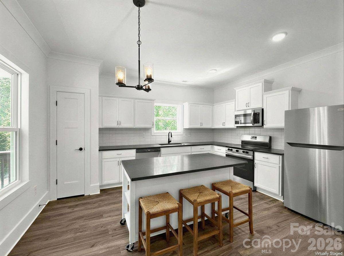 12 Whitson RD, Asheville, NC 28805