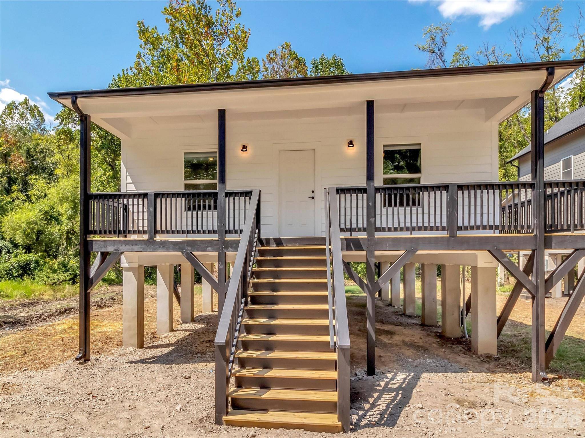 12 Whitson RD, Asheville, NC 28805
