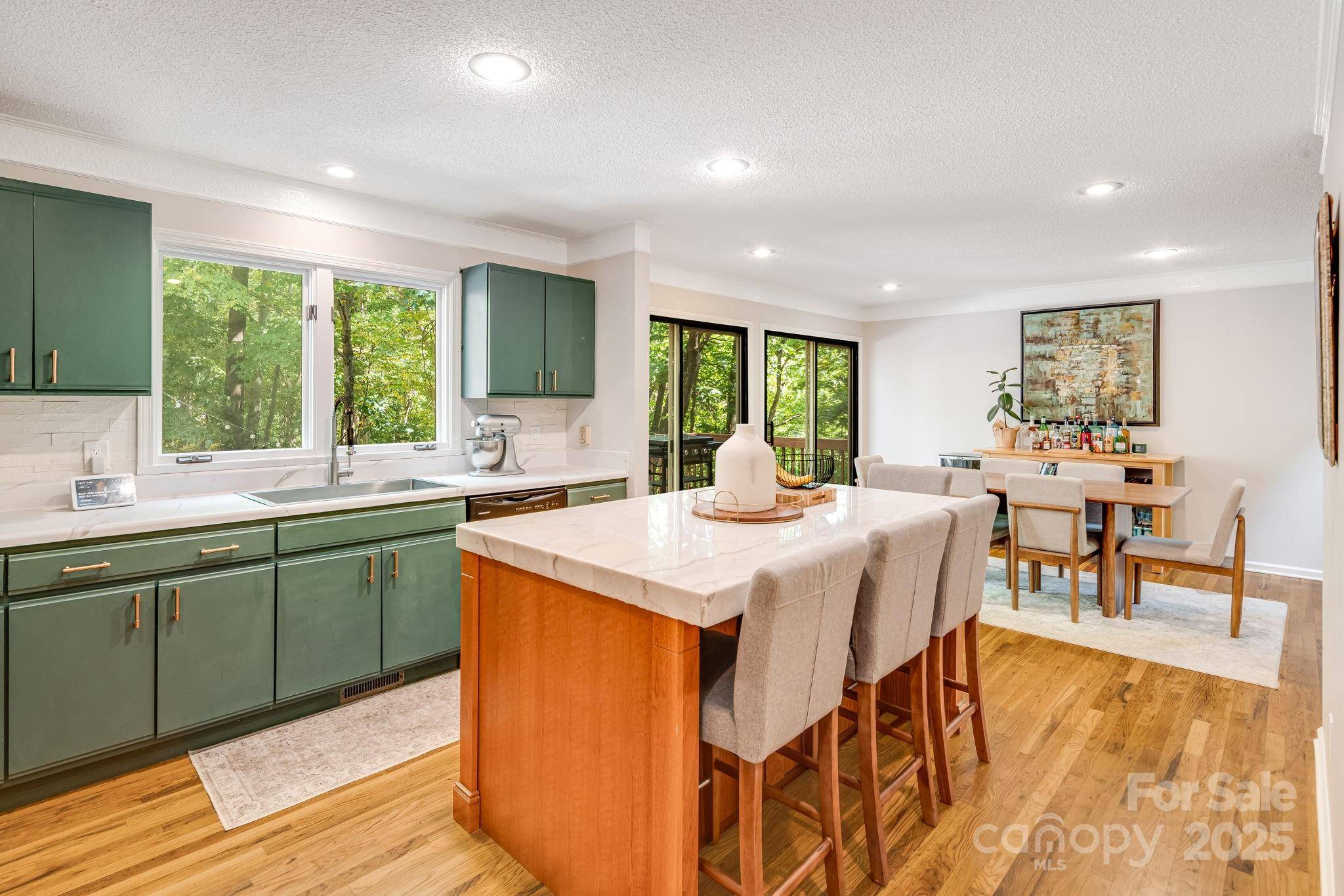 25 Lovebird LN, Candler, NC 28715