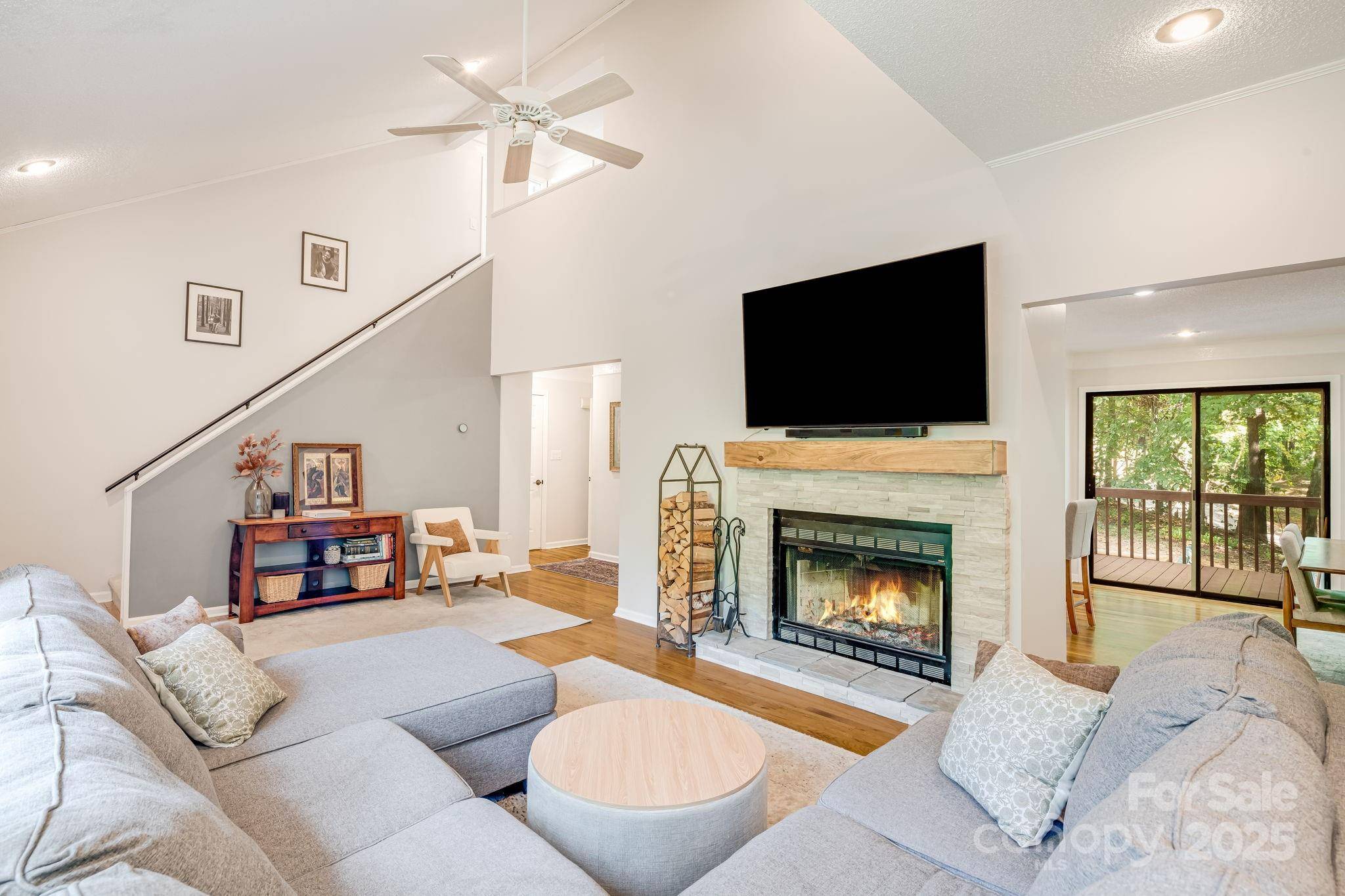 25 Lovebird LN, Candler, NC 28715