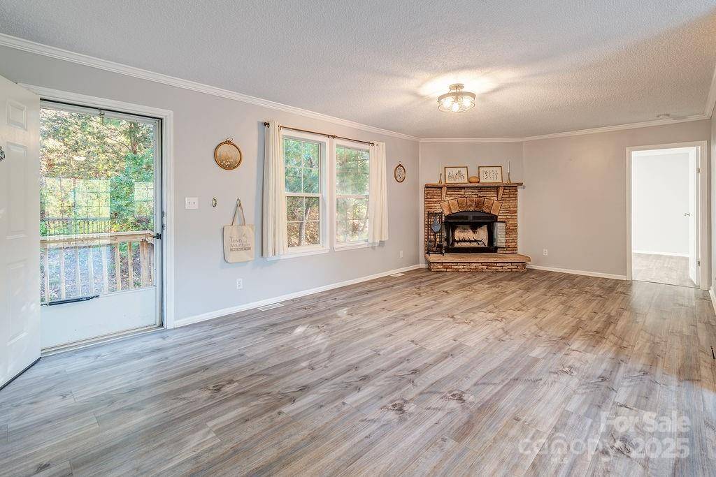 6 Clark Meadow LN, Candler, NC 28715