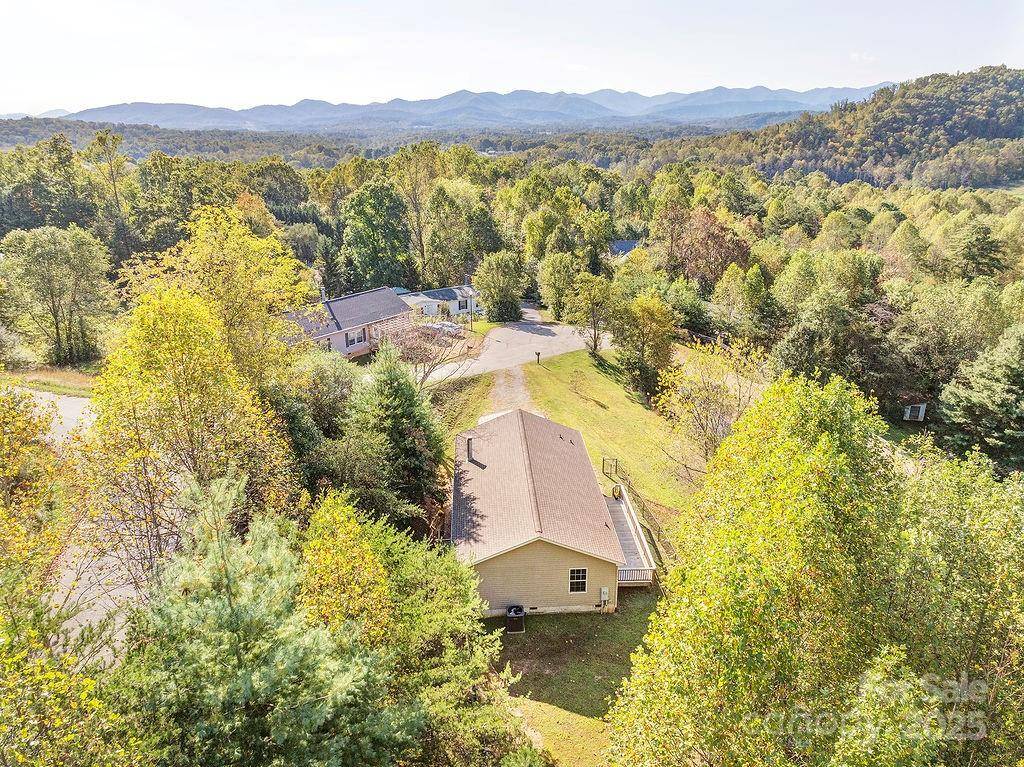 6 Clark Meadow LN, Candler, NC 28715